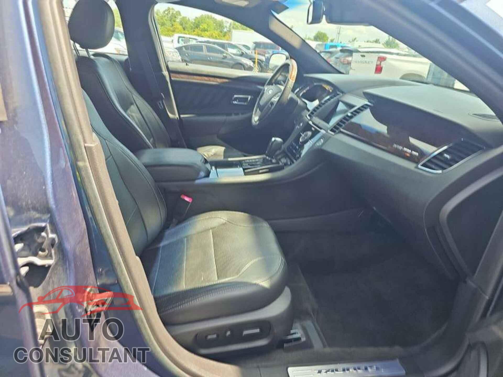 FORD TAURUS 2018 - 1FAHP2F83JG120414