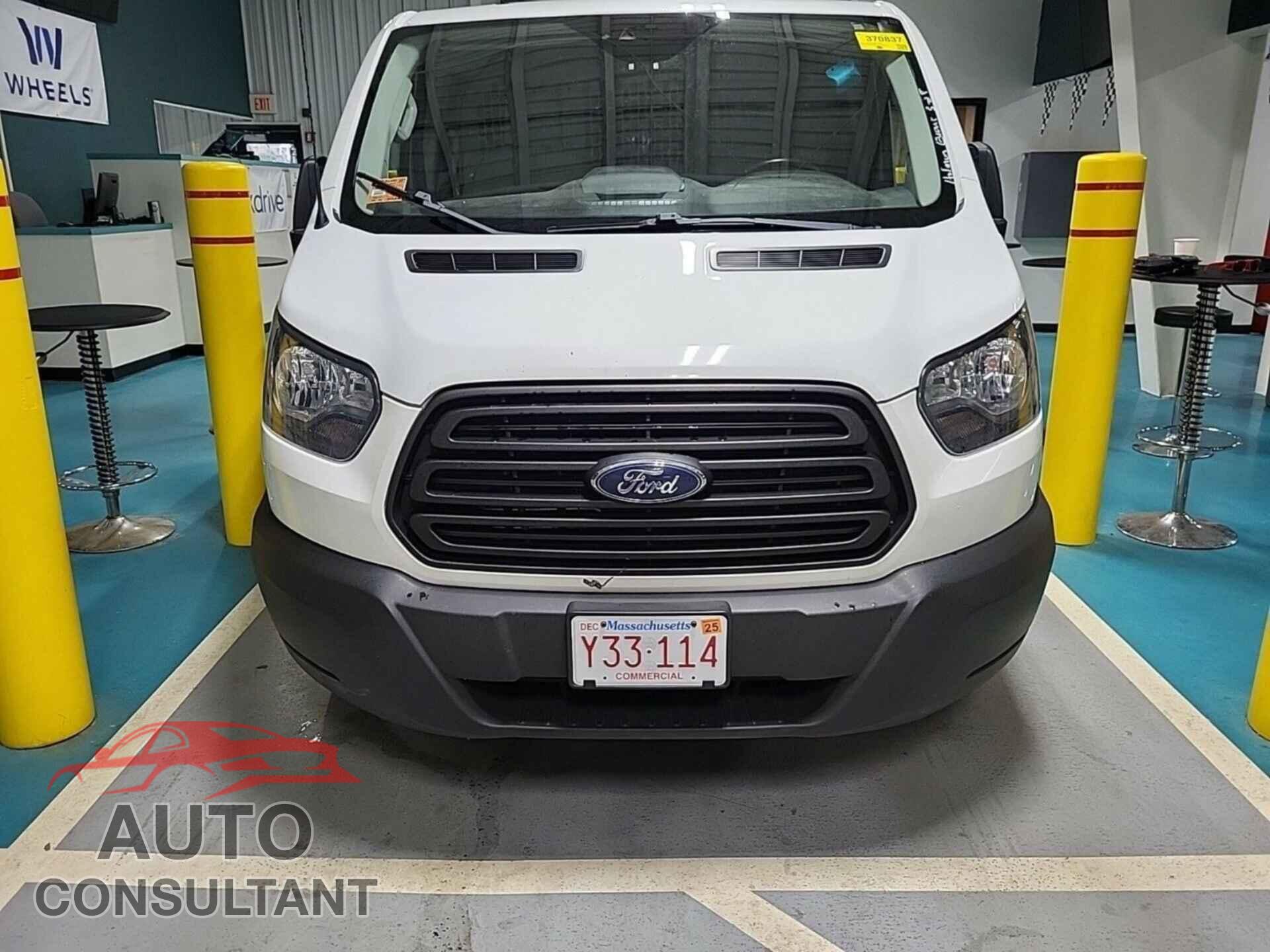 FORD TRANSIT 2019 - 1FTYR1YG1KKA95143