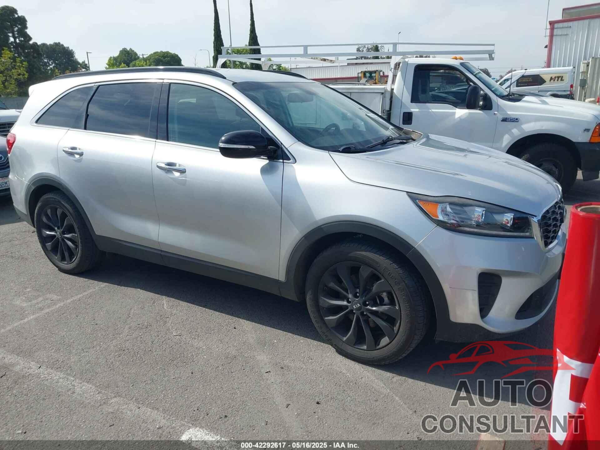 KIA SORENTO 2019 - 5XYPG4A51KG594221