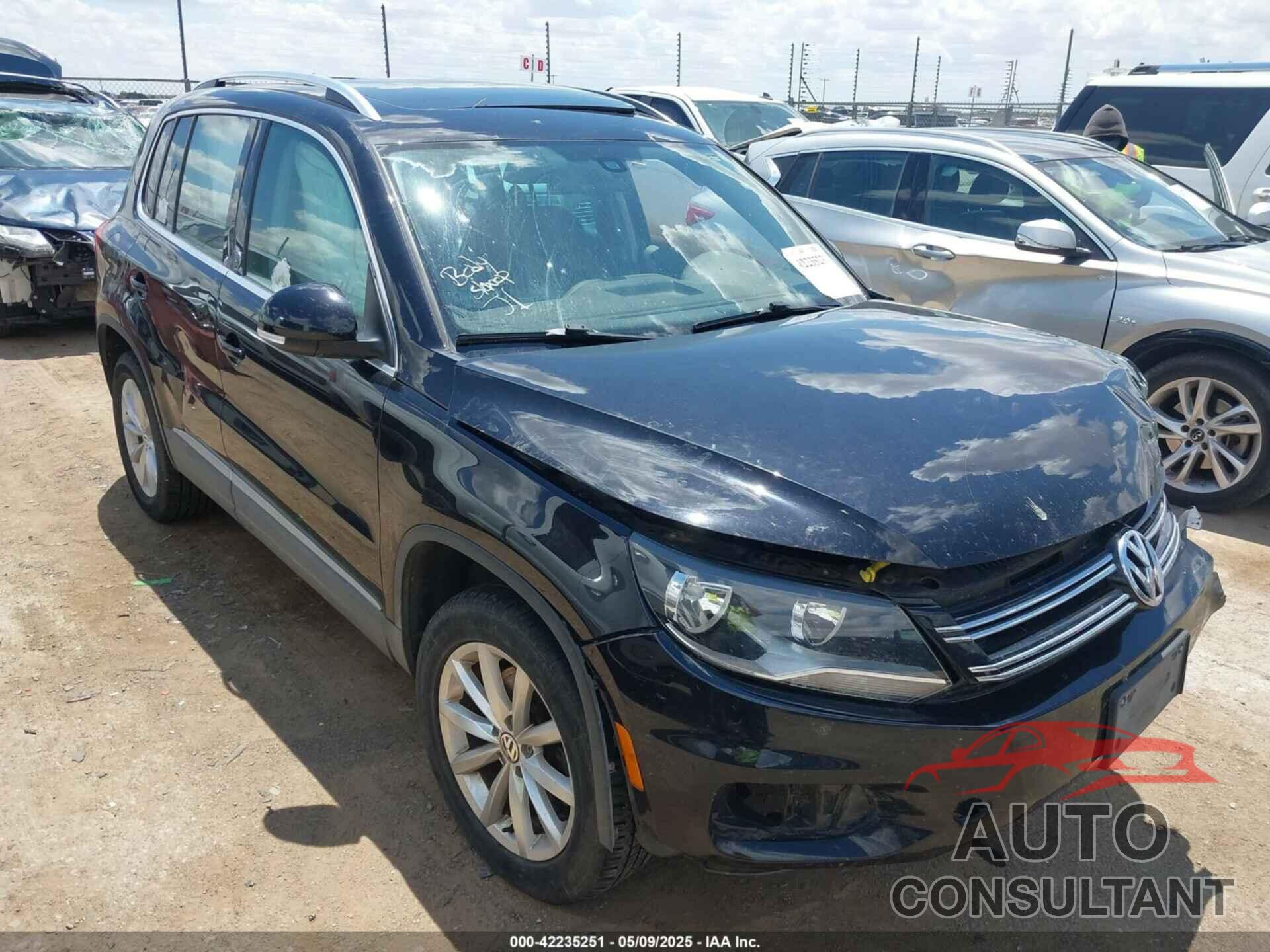 VOLKSWAGEN TIGUAN 2017 - WVGSV7AX1HW503670