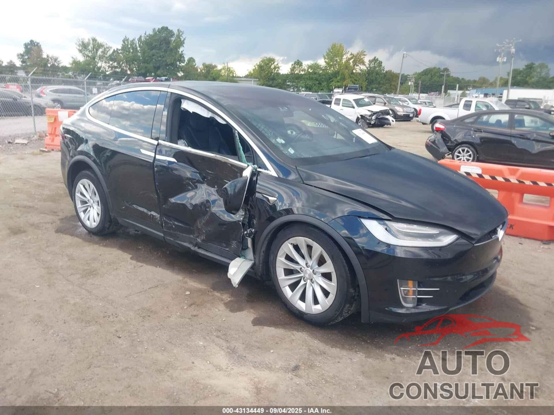 TESLA MODEL X 2017 - 5YJXCAE21HF052403