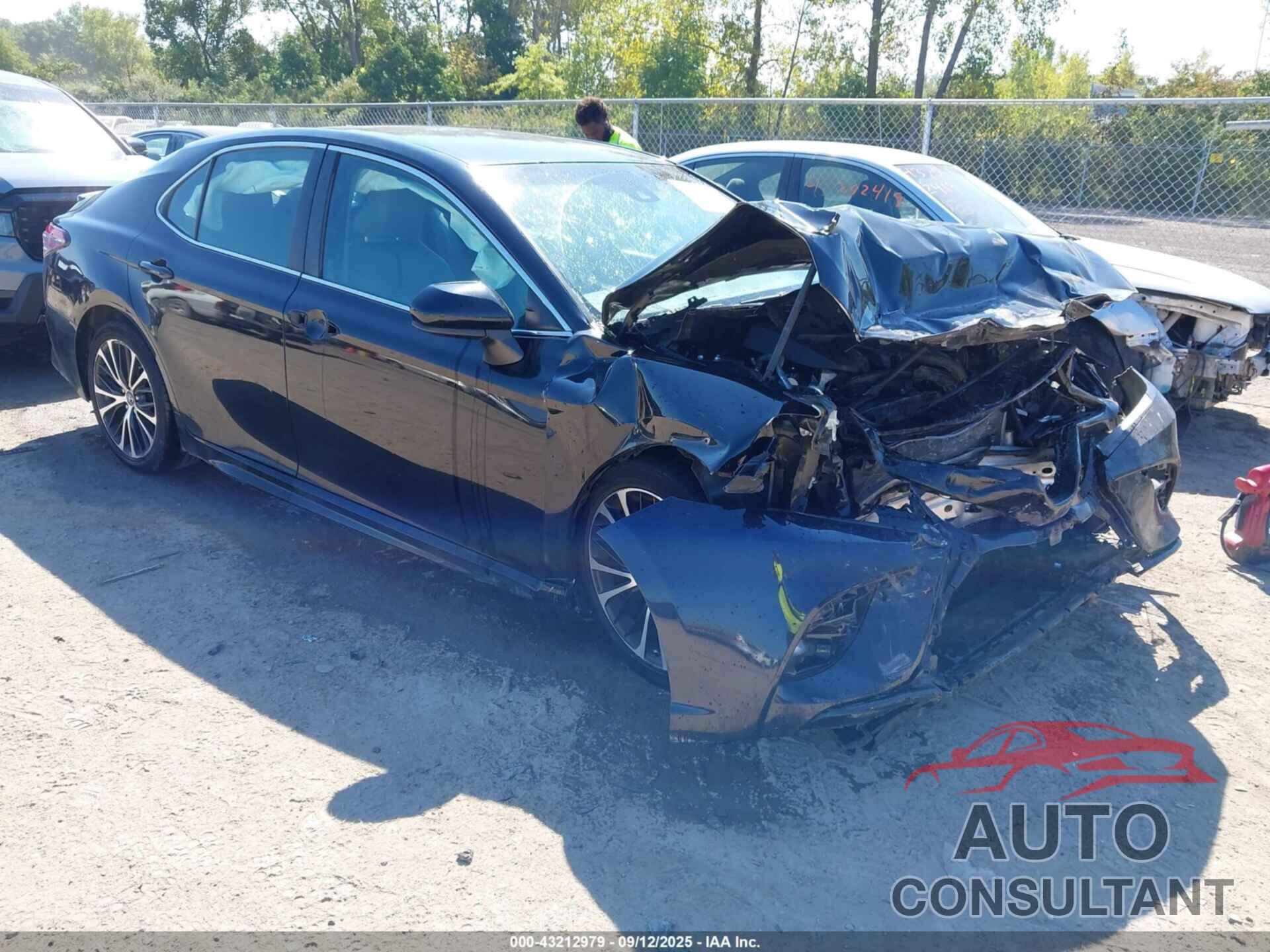 TOYOTA CAMRY 2018 - 4T1B11HK3JU595031