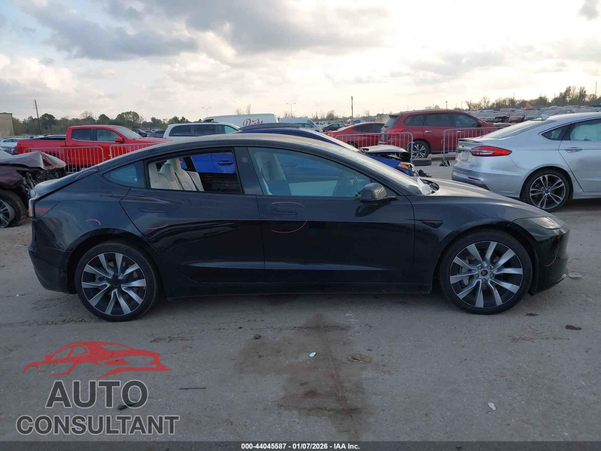 TESLA MODEL 3 2024 - 5YJ3E1EB2RF794562