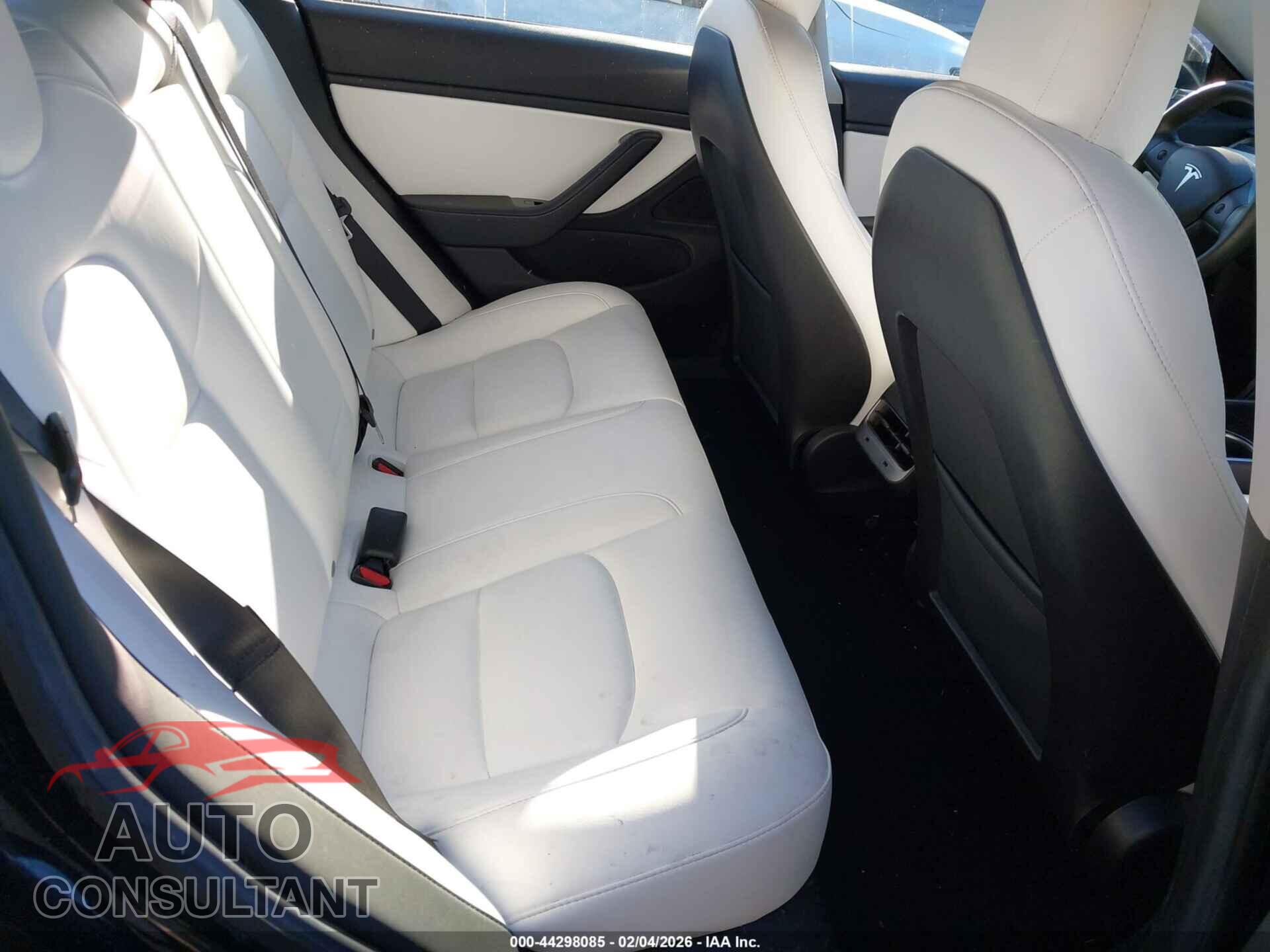 TESLA MODEL 3 2019 - 5YJ3E1EB0KF526762