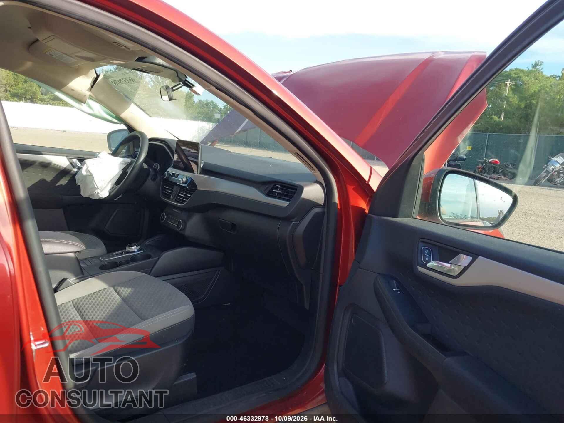 FORD ESCAPE 2020 - 1FMCU0G61LUA96340