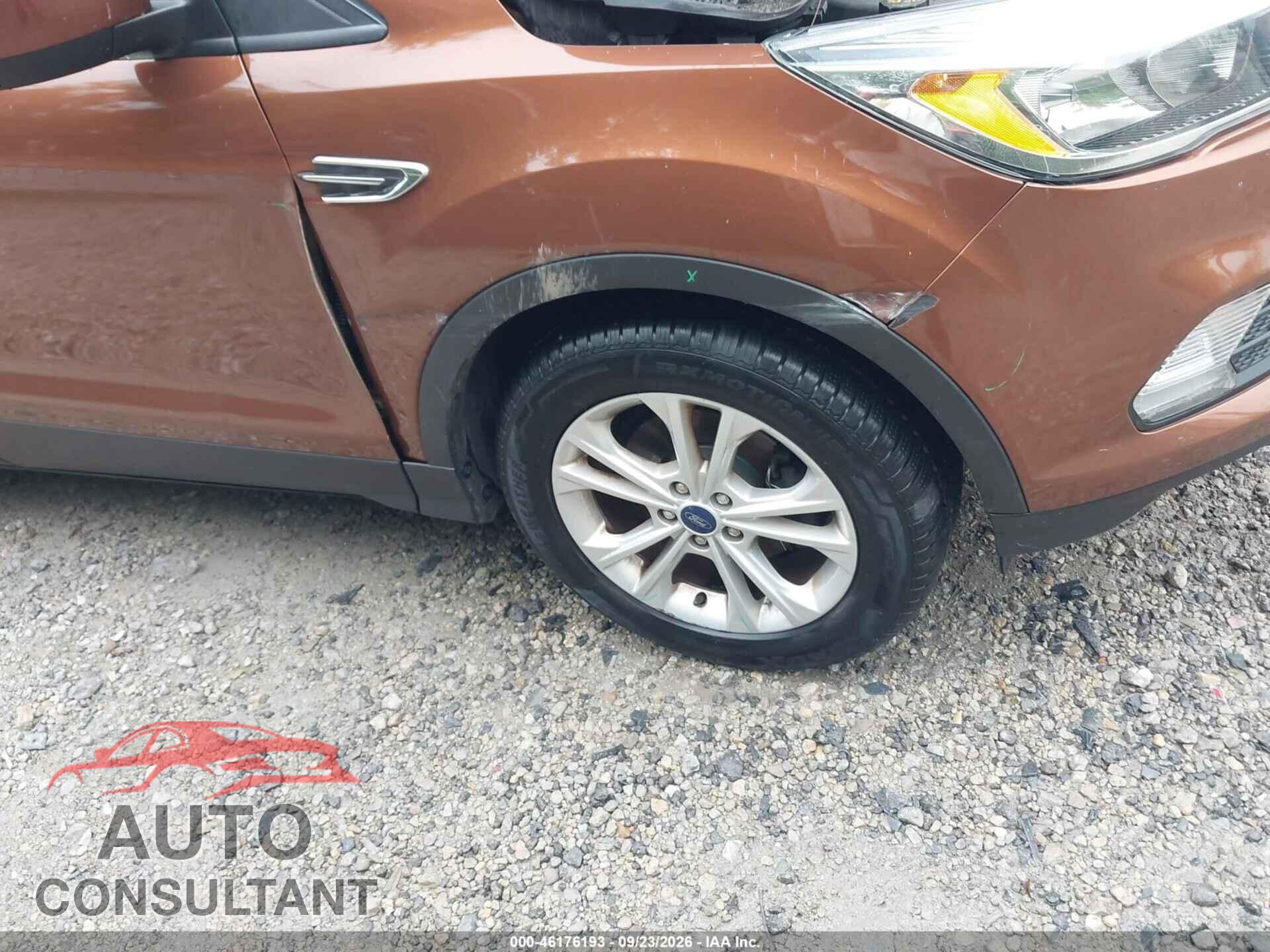 FORD ESCAPE 2017 - 1FMCU0GD2HUB28170