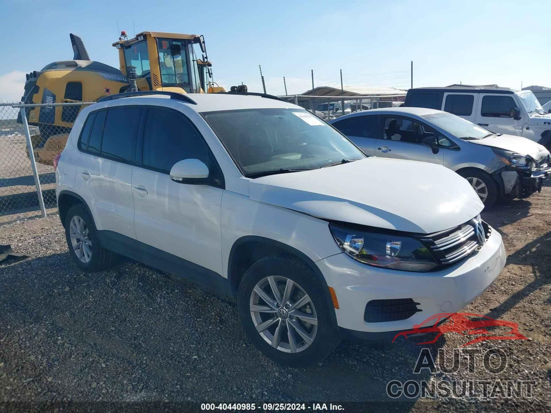 VOLKSWAGEN TIGUAN LIMITED 2018 - WVGAV7AX8JK000985