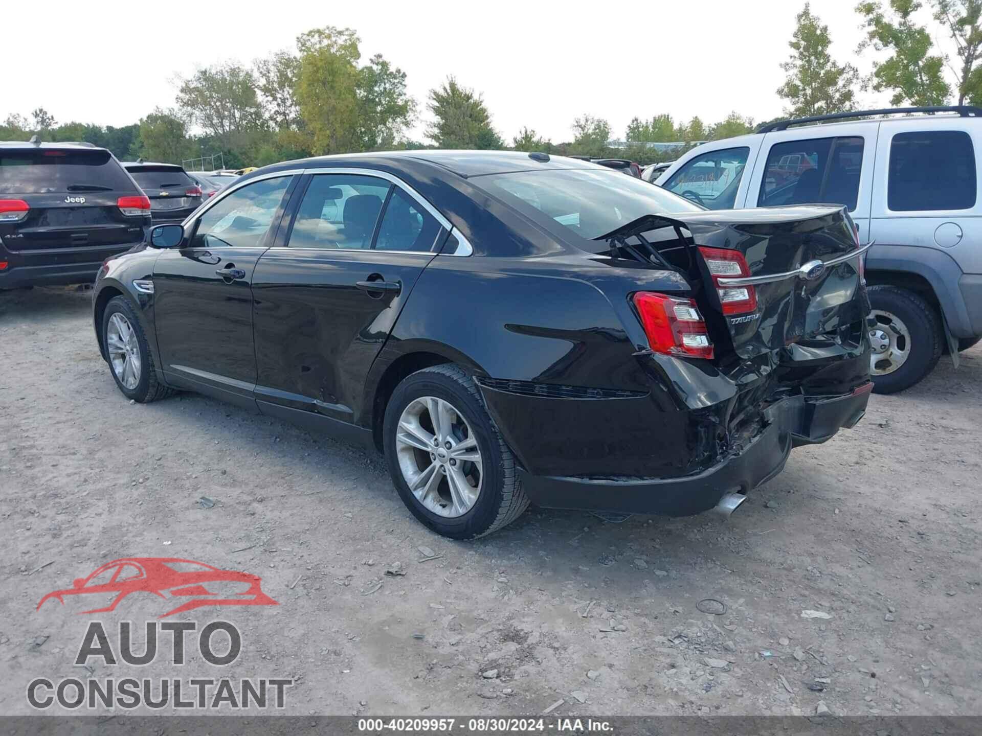 FORD TAURUS 2018 - 1FAHP2E82JG117828