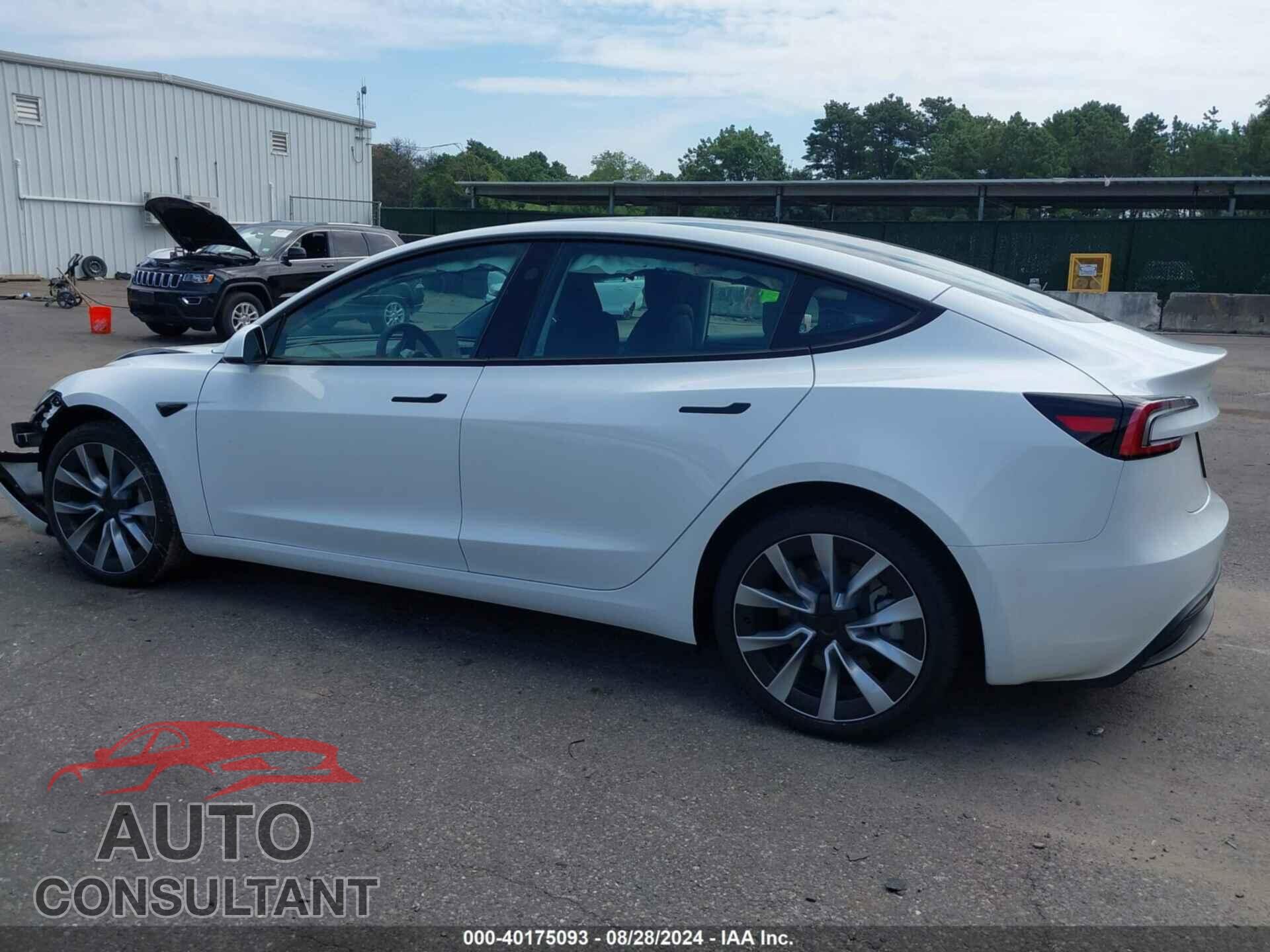 TESLA MODEL 3 2024 - 5YJ3E1EA9RF822557