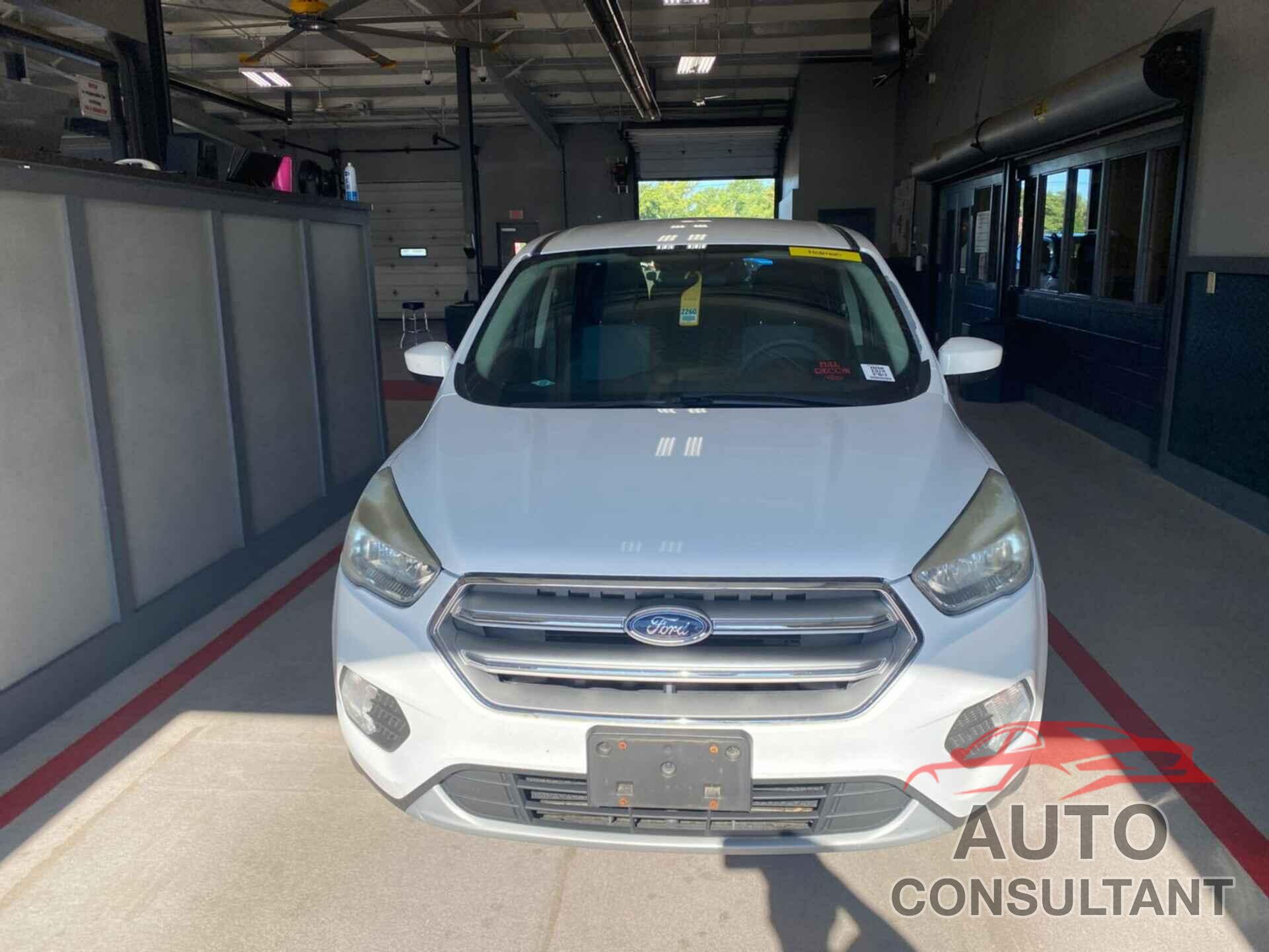 FORD ESCAPE 2017 - 1FMCU0GD4HUA62740