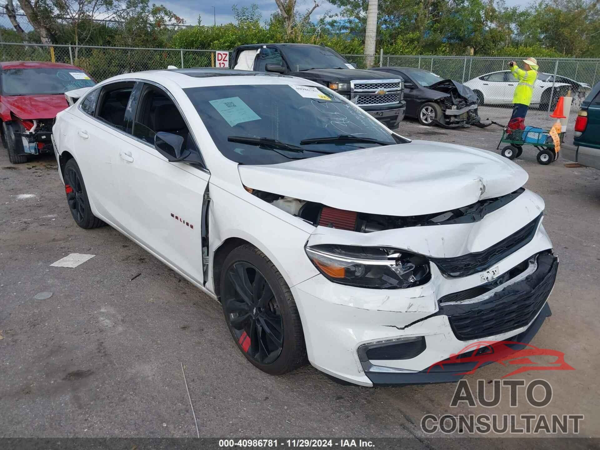 CHEVROLET MALIBU 2018 - 1G1ZD5ST5JF211363