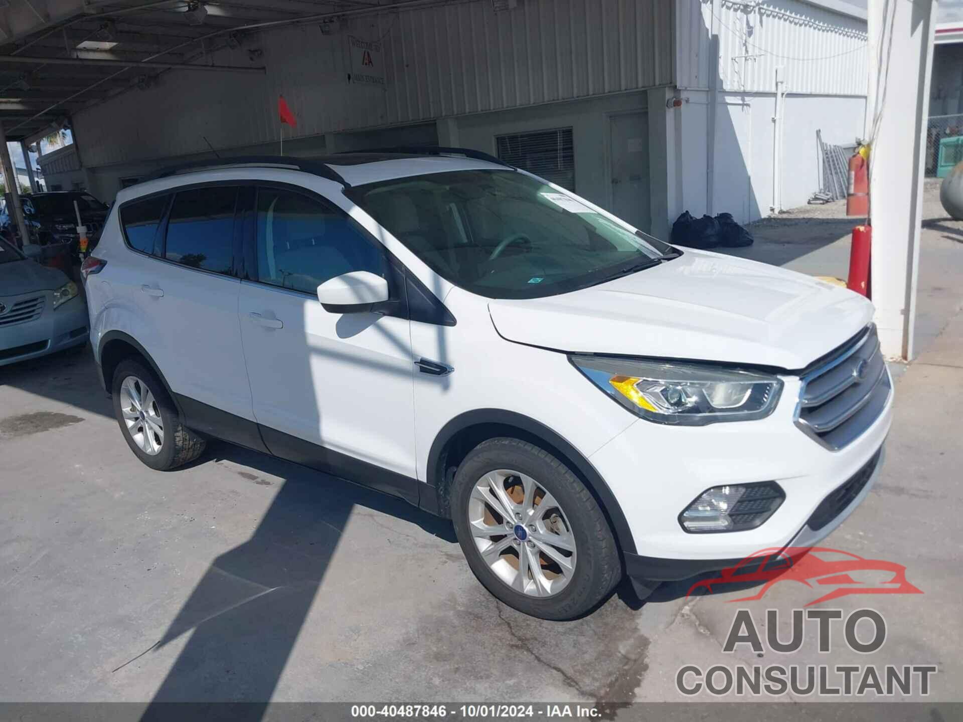 FORD ESCAPE 2017 - 1FMCU0GD7HUA36410