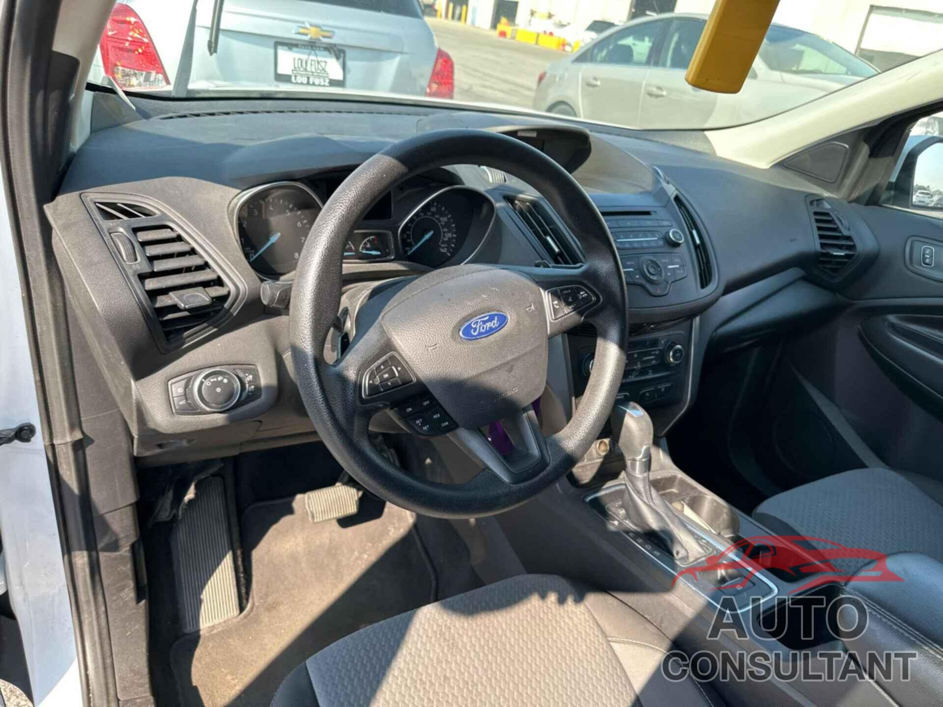 FORD ESCAPE 2017 - 1FMCU0GD6HUB30584