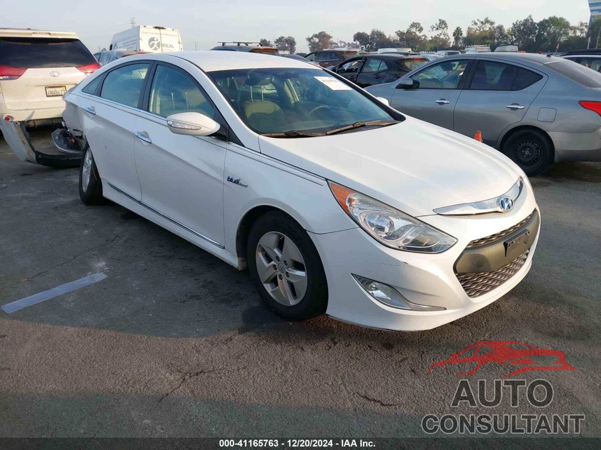 HYUNDAI SONATA 2012 - KMHEC4A49CA039282