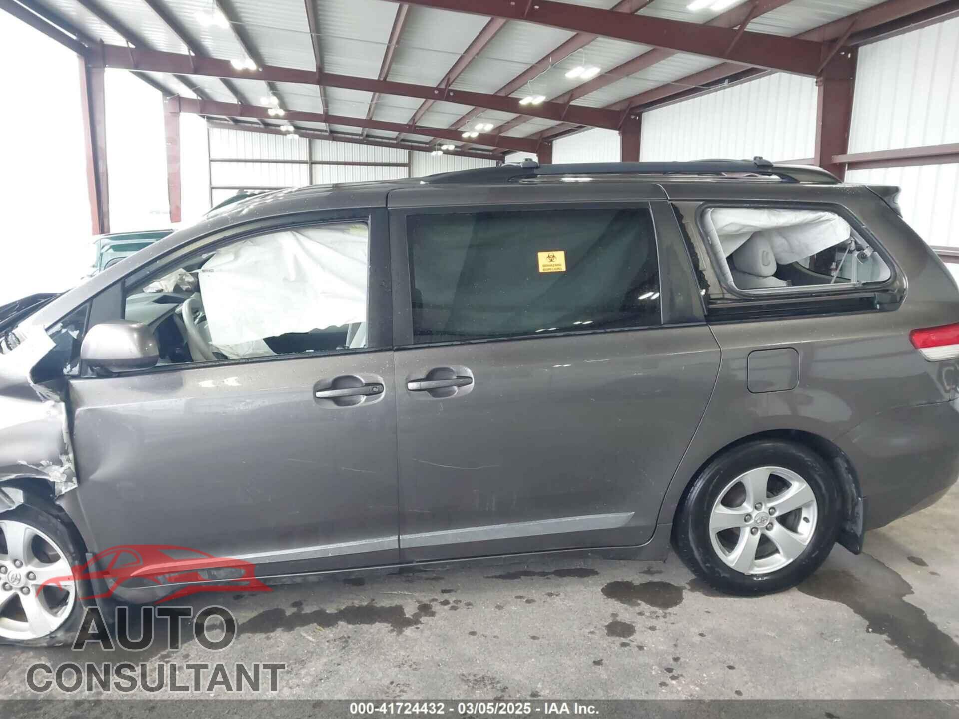 TOYOTA SIENNA 2013 - 5TDKK3DC8DS403901