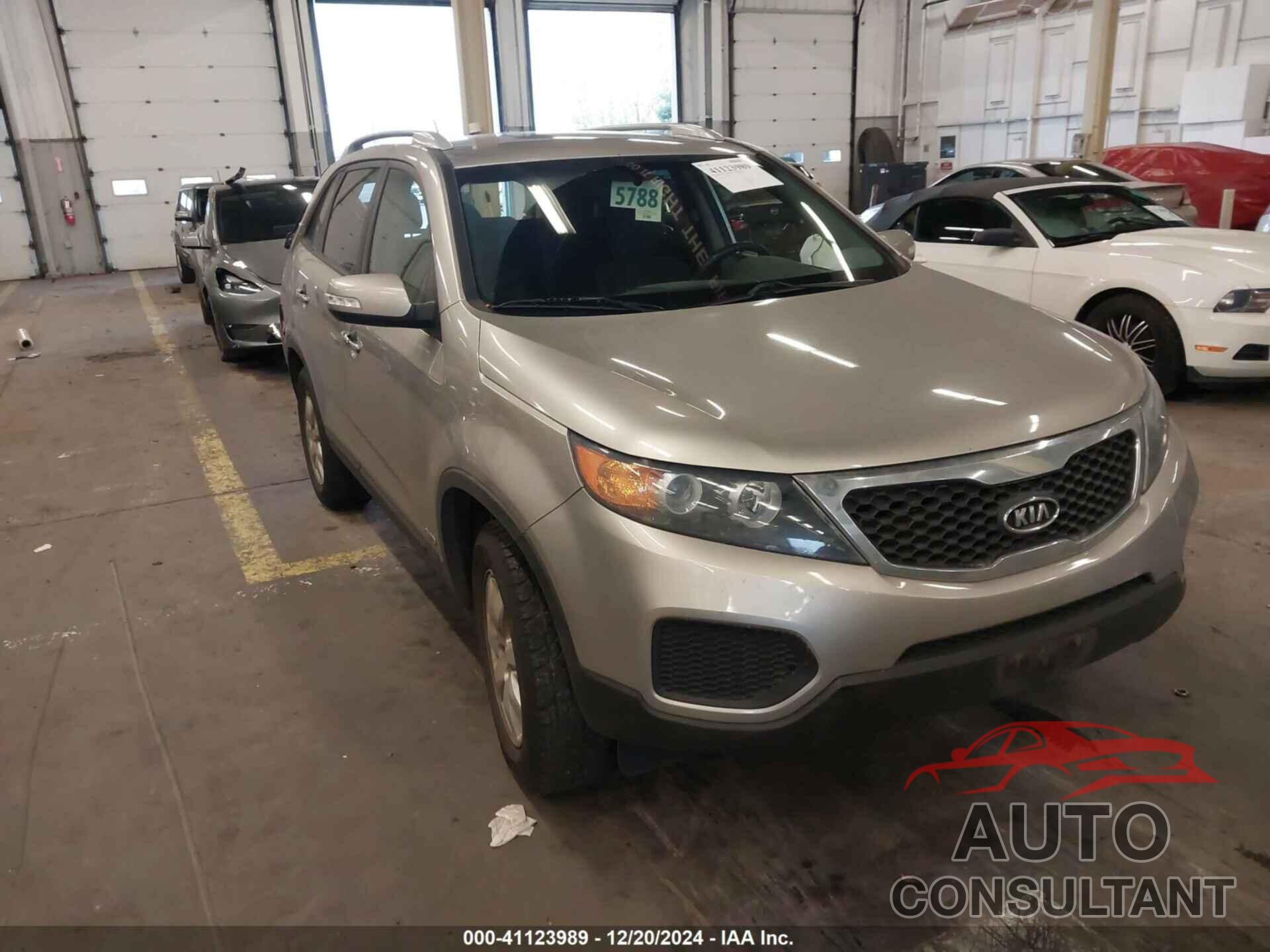 KIA SORENTO 2013 - 5XYKTDA29DG323583