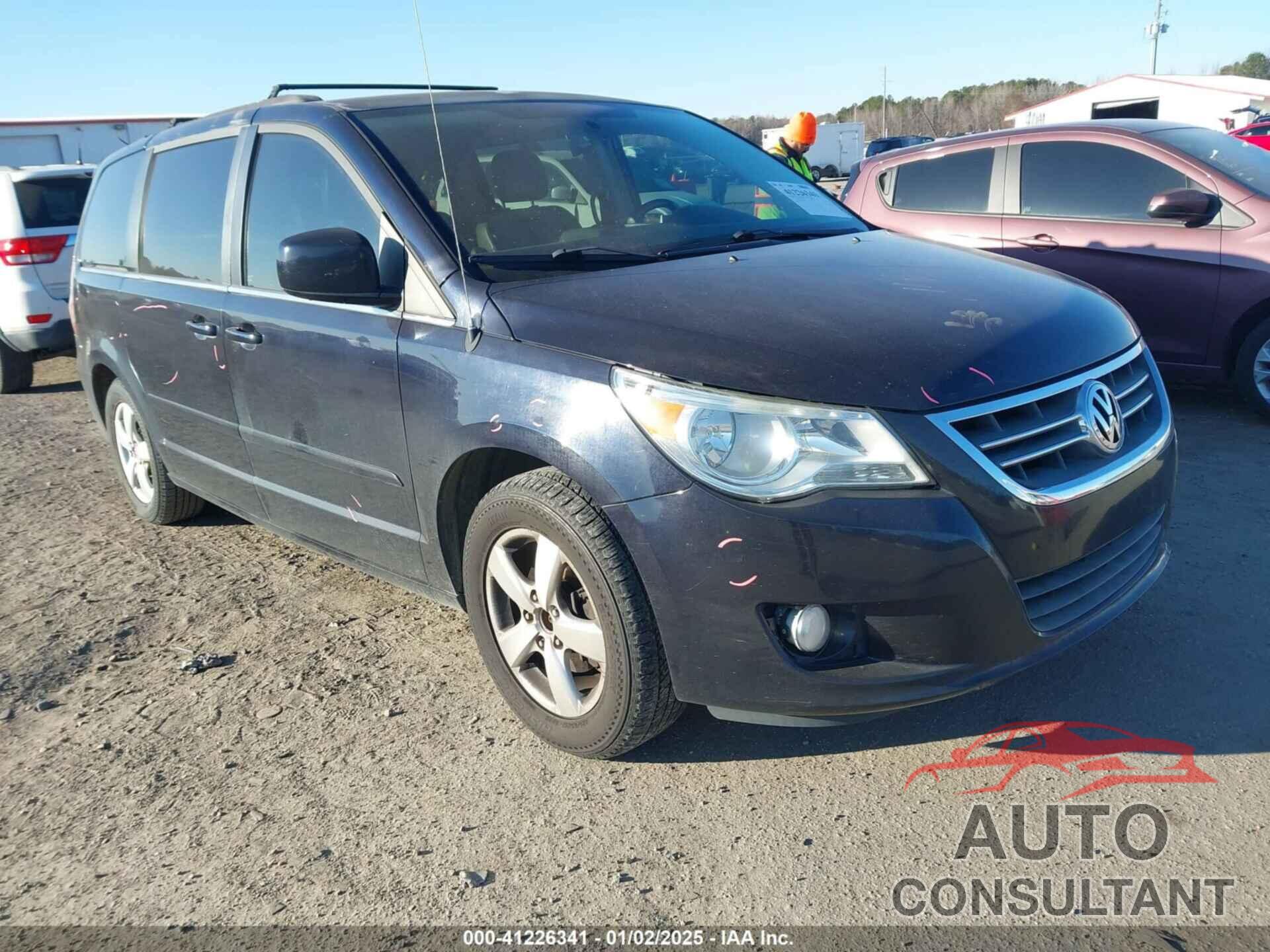 VOLKSWAGEN ROUTAN 2011 - 2V4RW3DG8BR716898