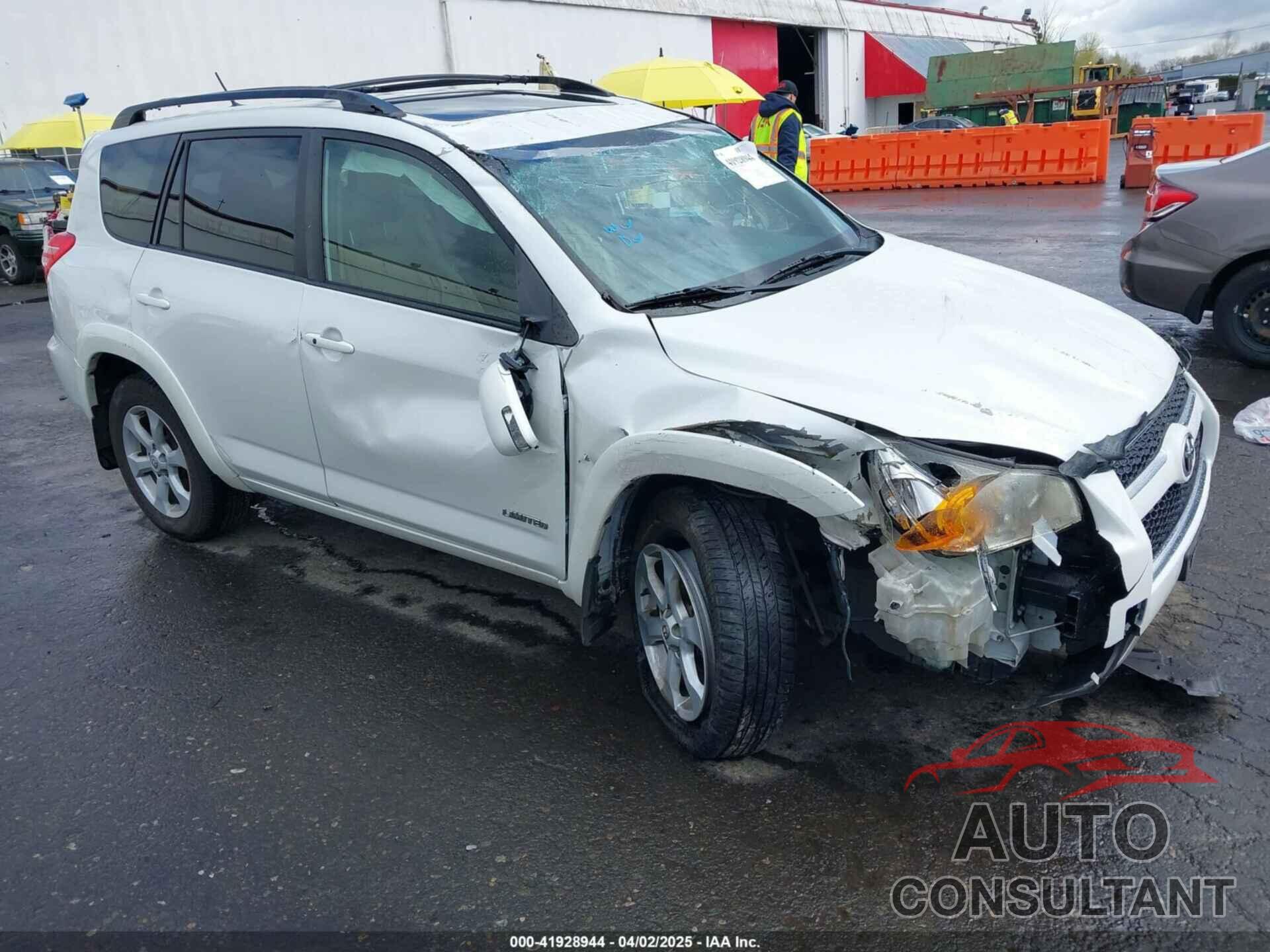 TOYOTA RAV4 2011 - JTMDF4DV5B5047446