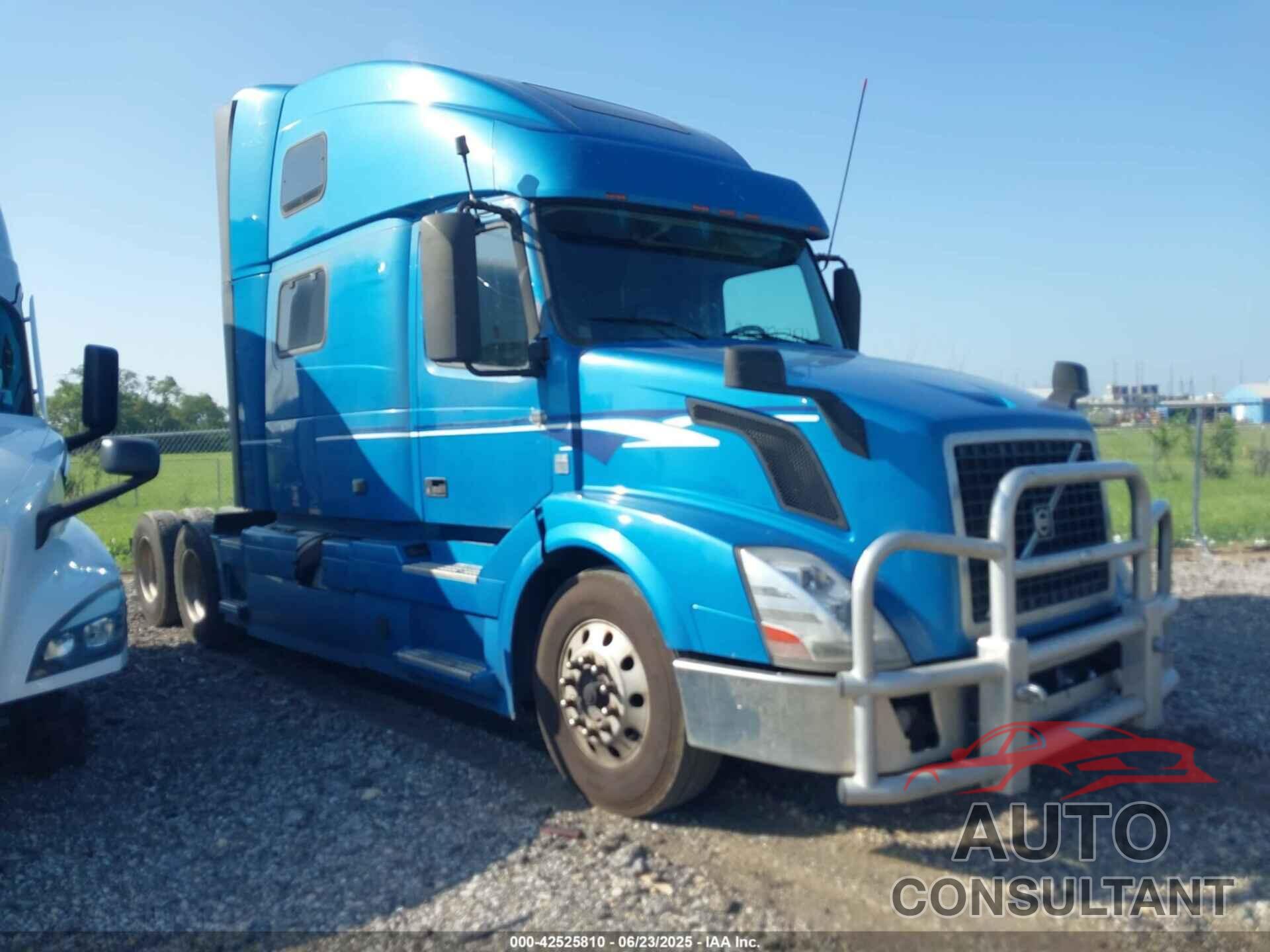 VOLVO VN 2013 - 4V4NC9EH4DN133311