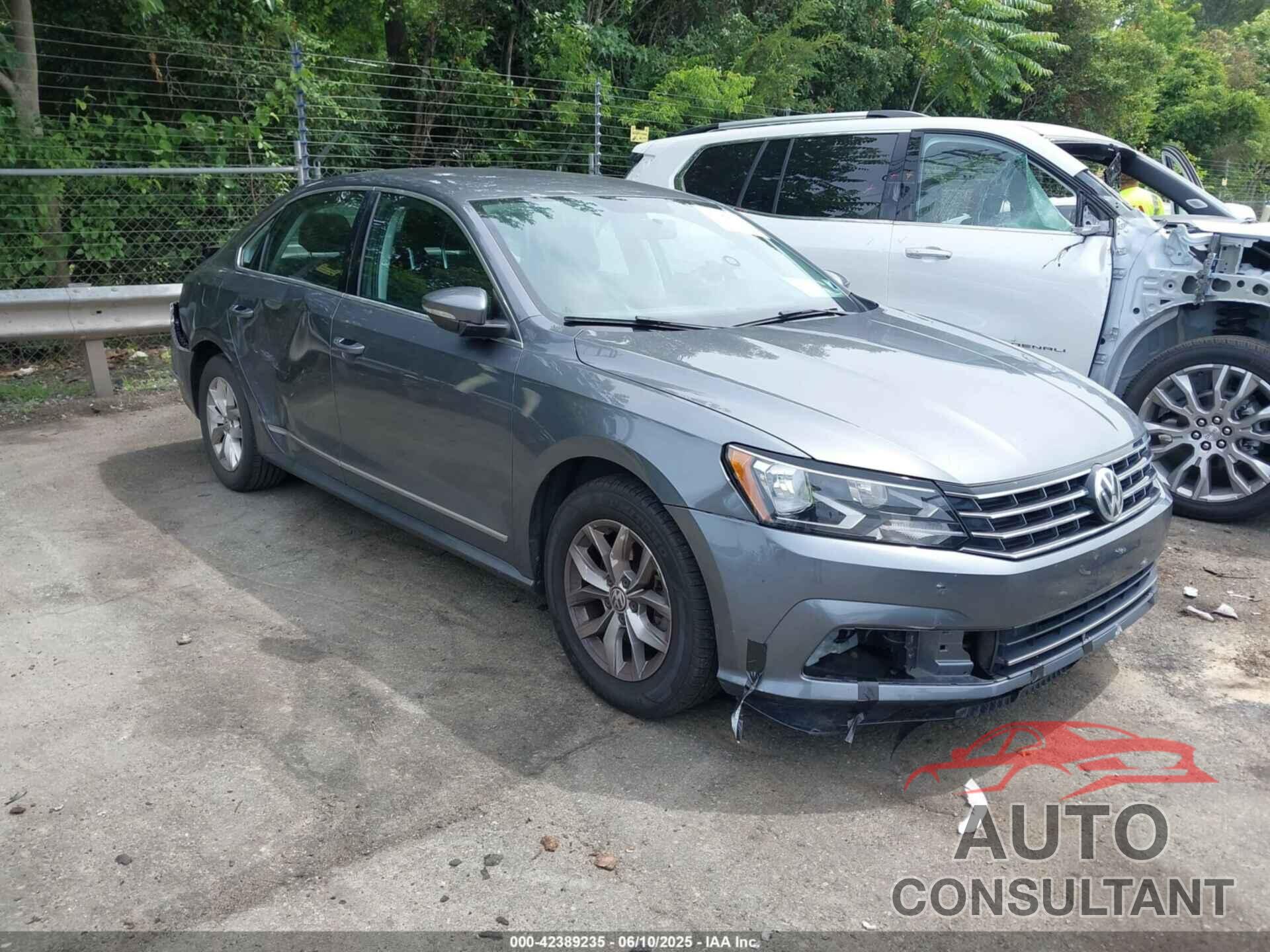 VOLKSWAGEN PASSAT 2017 - 1VWAT7A38HC077932