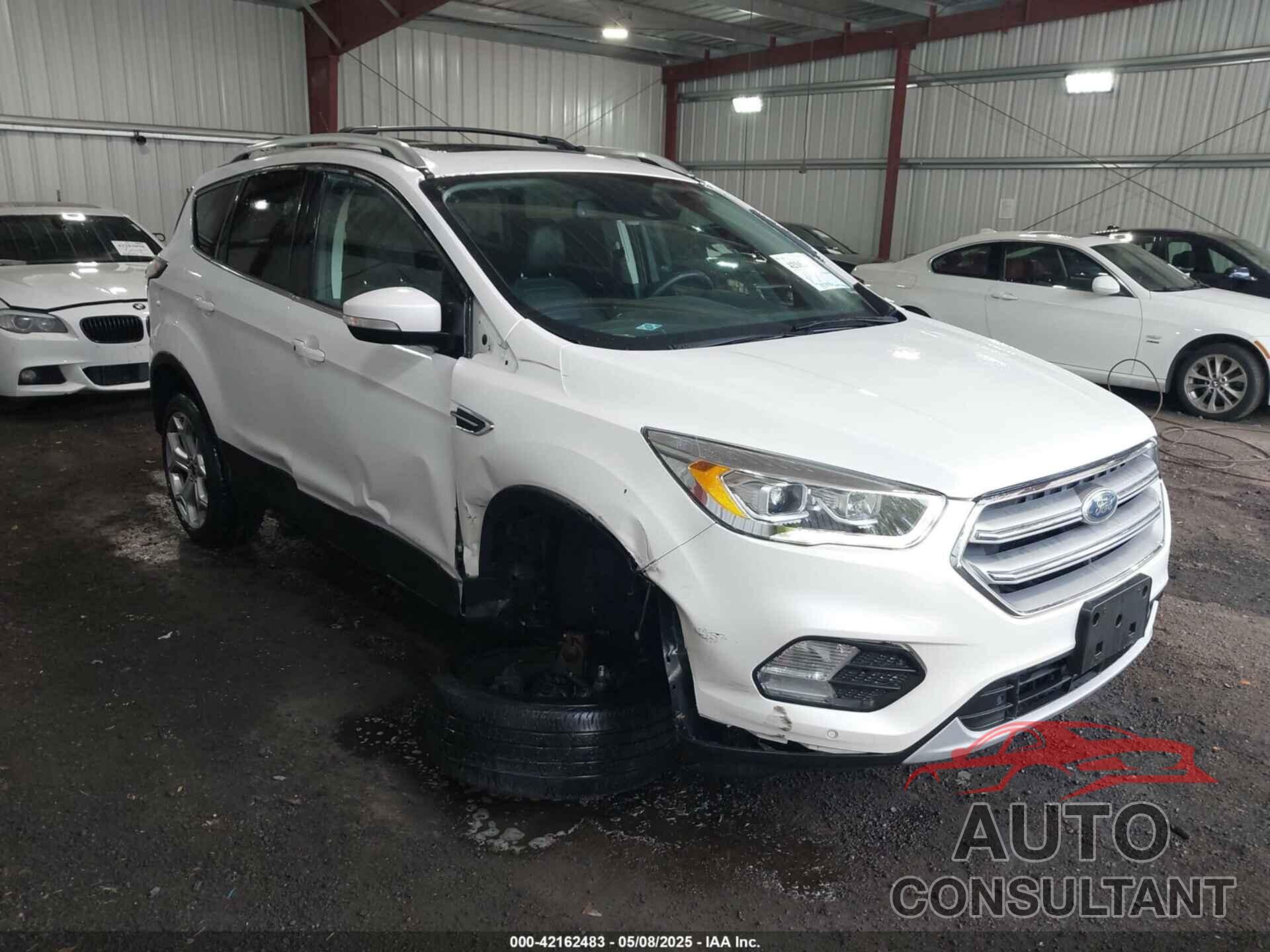 FORD ESCAPE 2017 - 1FMCU9J93HUE30852