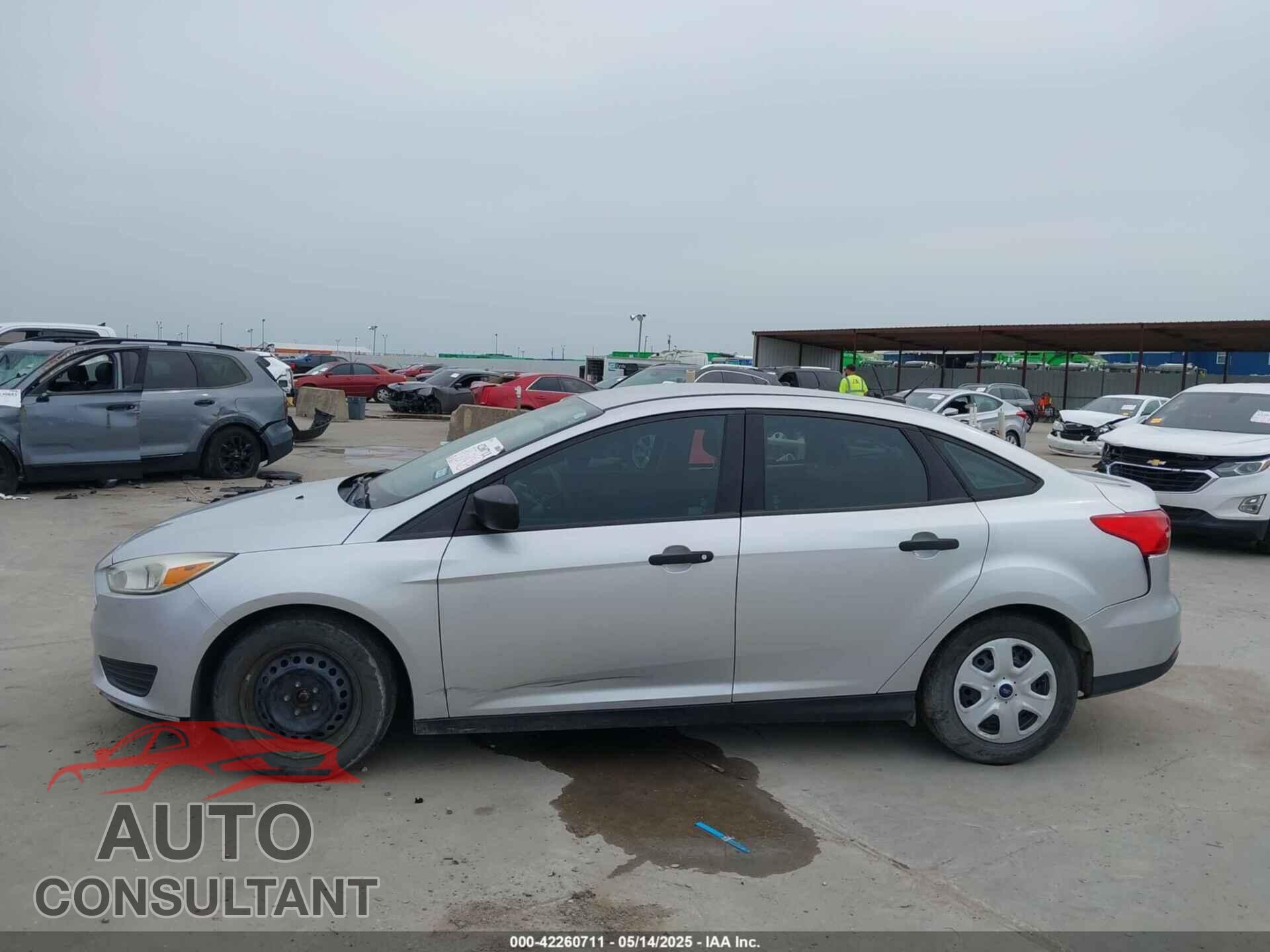 FORD FOCUS 2017 - 1FADP3E28HL210368