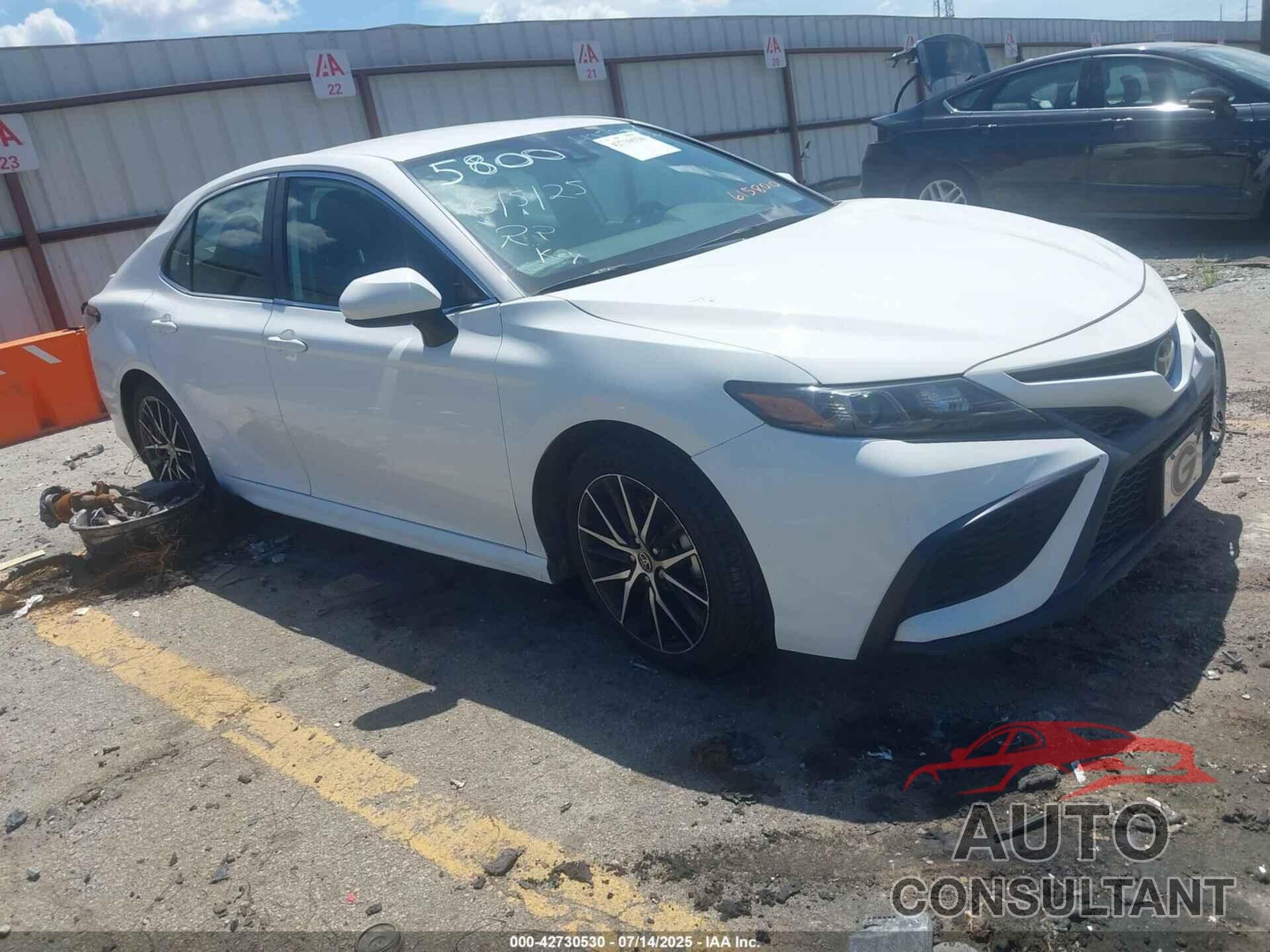 TOYOTA CAMRY 2021 - 4T1G11AKXMU615800