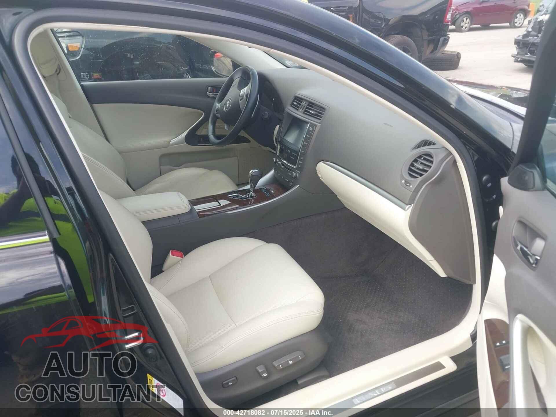 LEXUS IS 350 2011 - JTHCE5C21B5001915
