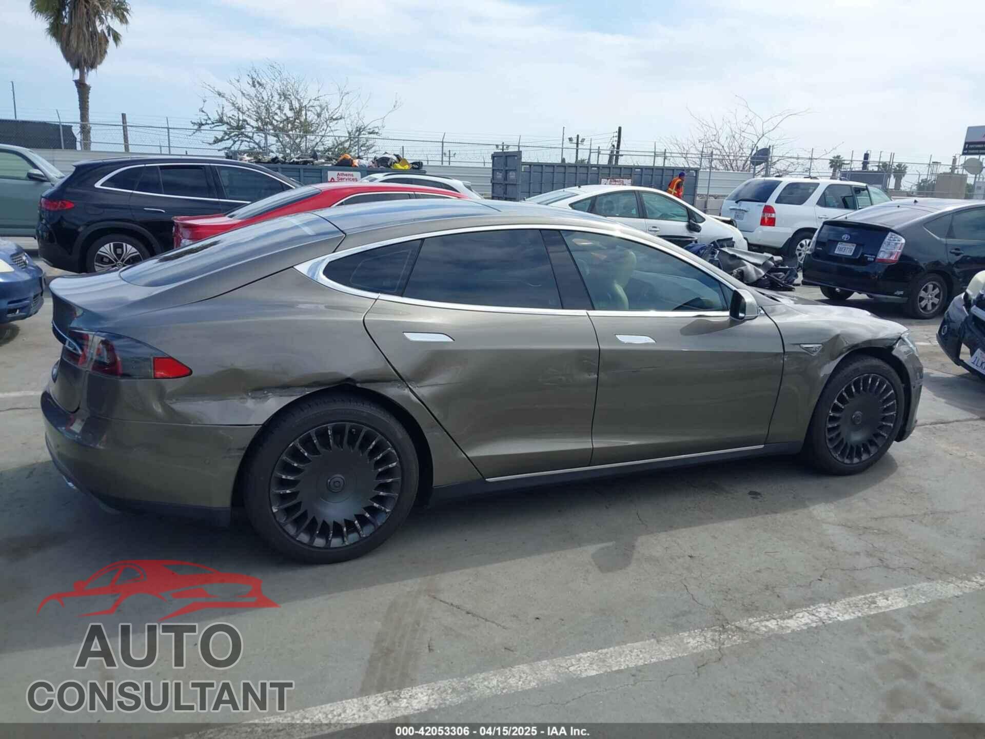 TESLA MODEL S 2015 - 5YJSA1E14FF120455