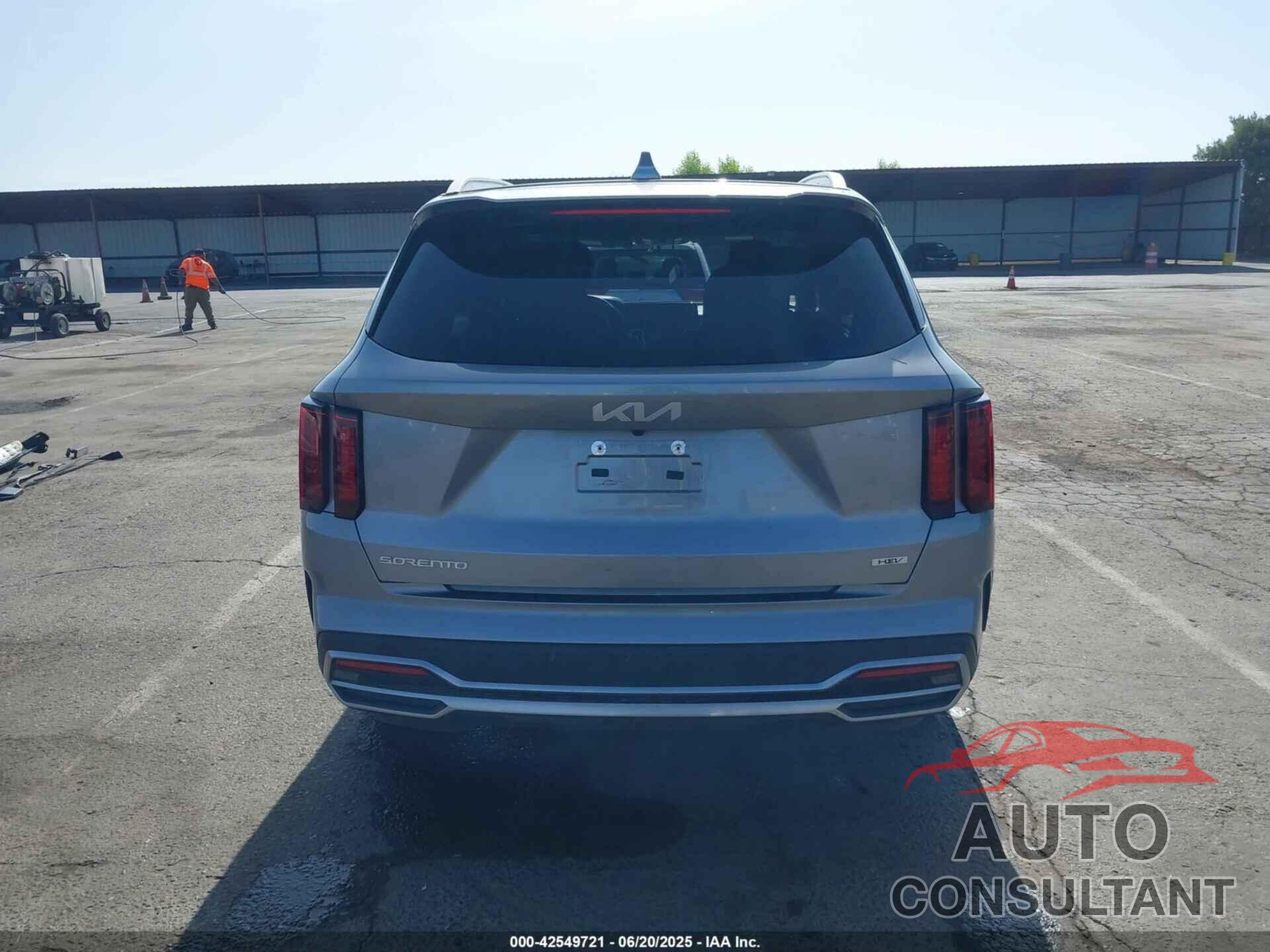 KIA SORENTO HYBRID 2023 - KNDRH4LG8P5136535