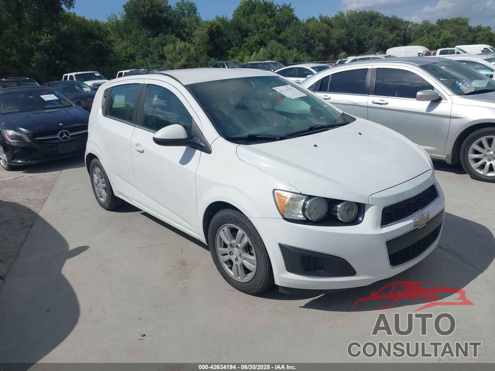CHEVROLET SONIC 2015 - 1G1JC6SH3F4124050