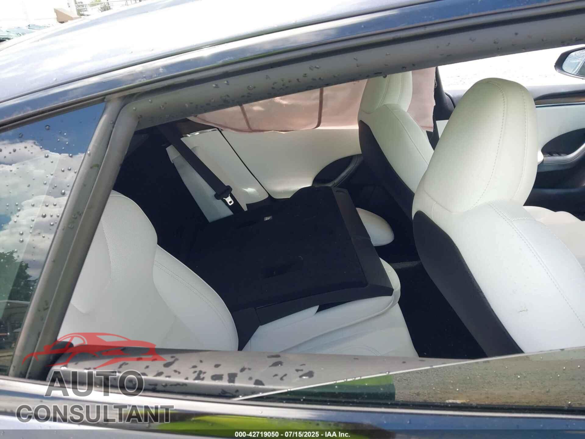 TESLA MODEL S 2021 - 5YJSA1E53MF452404