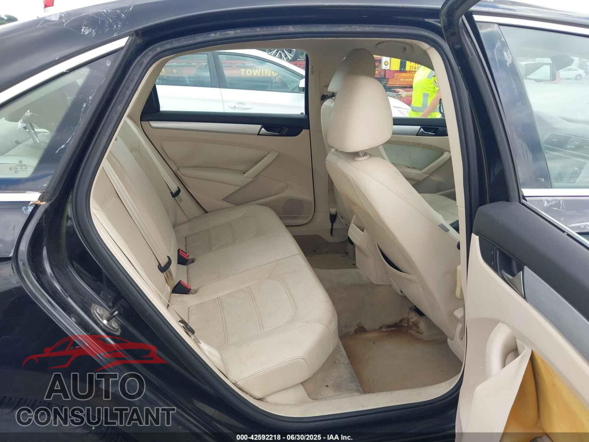 VOLKSWAGEN PASSAT 2012 - 1VWBN7A36CC104875