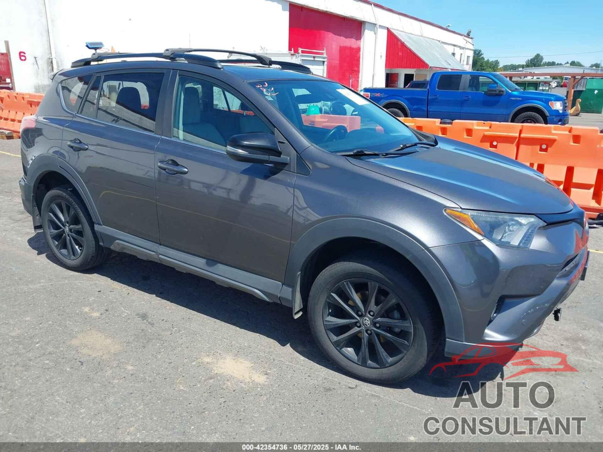 TOYOTA RAV4 2018 - 2T3RFREV7JW758820