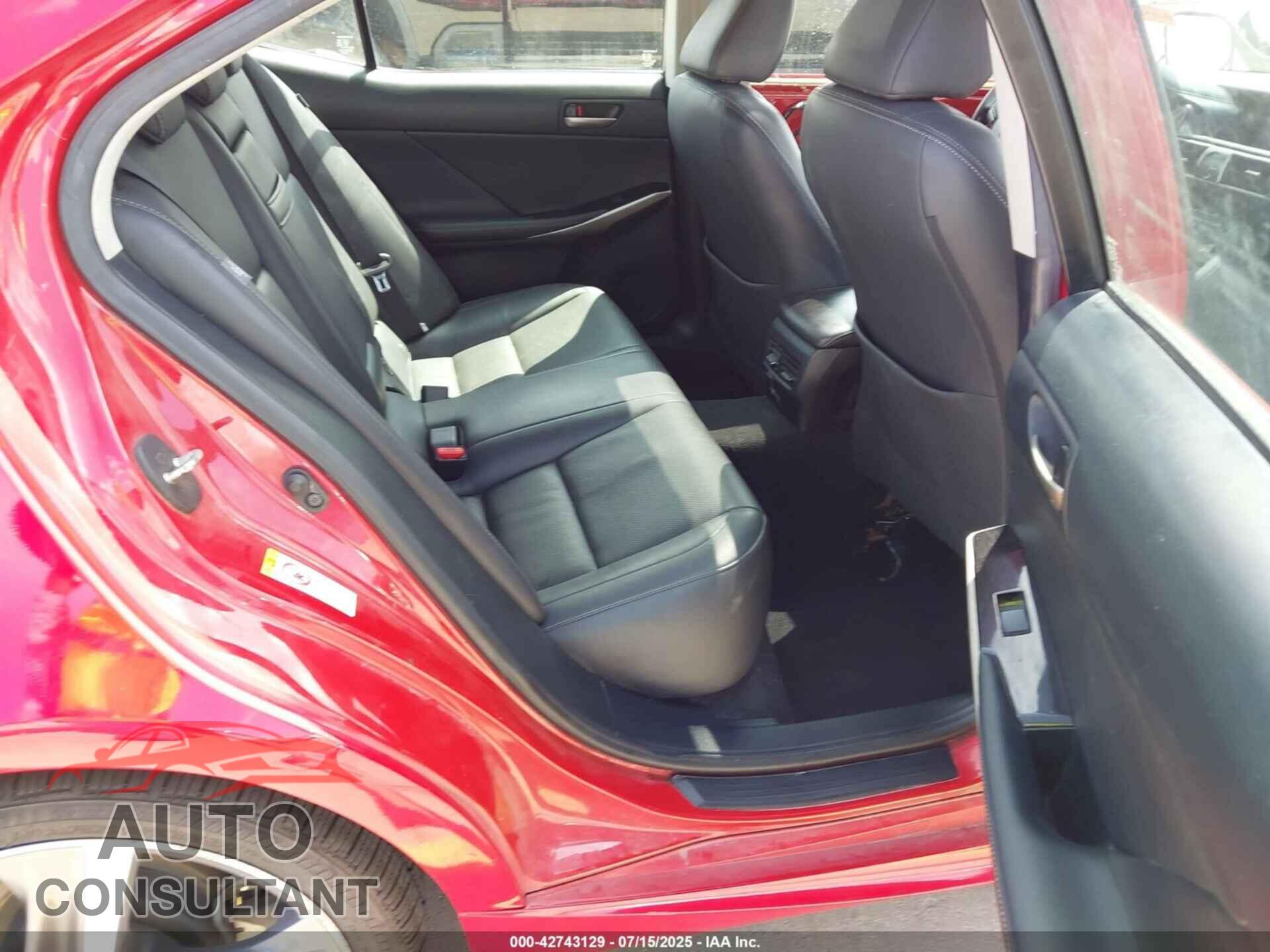LEXUS IS 300 2018 - JTHBA1D29J5071899