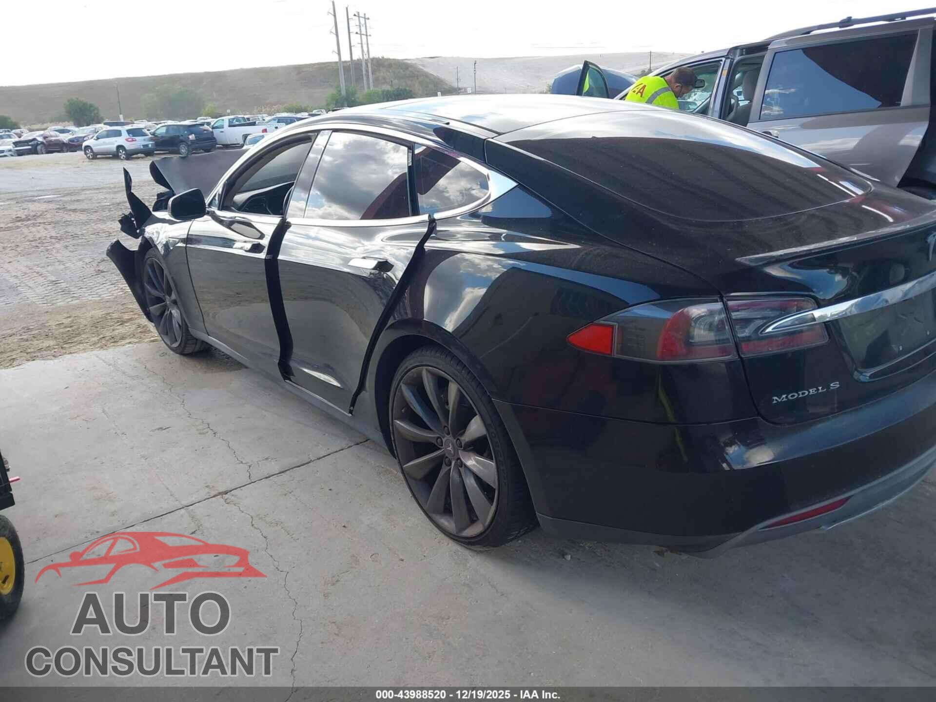 TESLA MODEL S 2013 - 5YJSA1DPXDFP04586