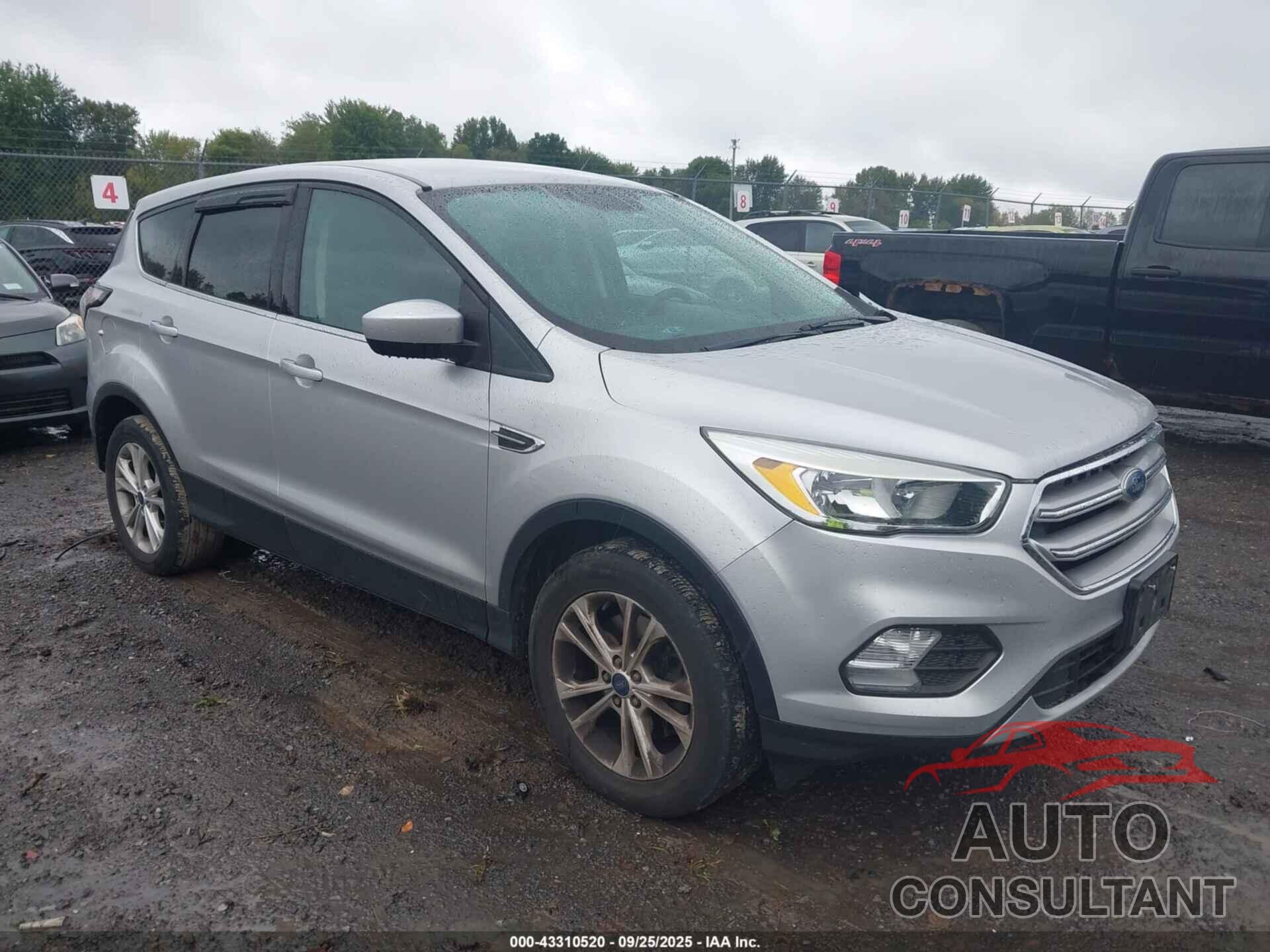 FORD ESCAPE 2017 - 1FMCU9G94HUB27554
