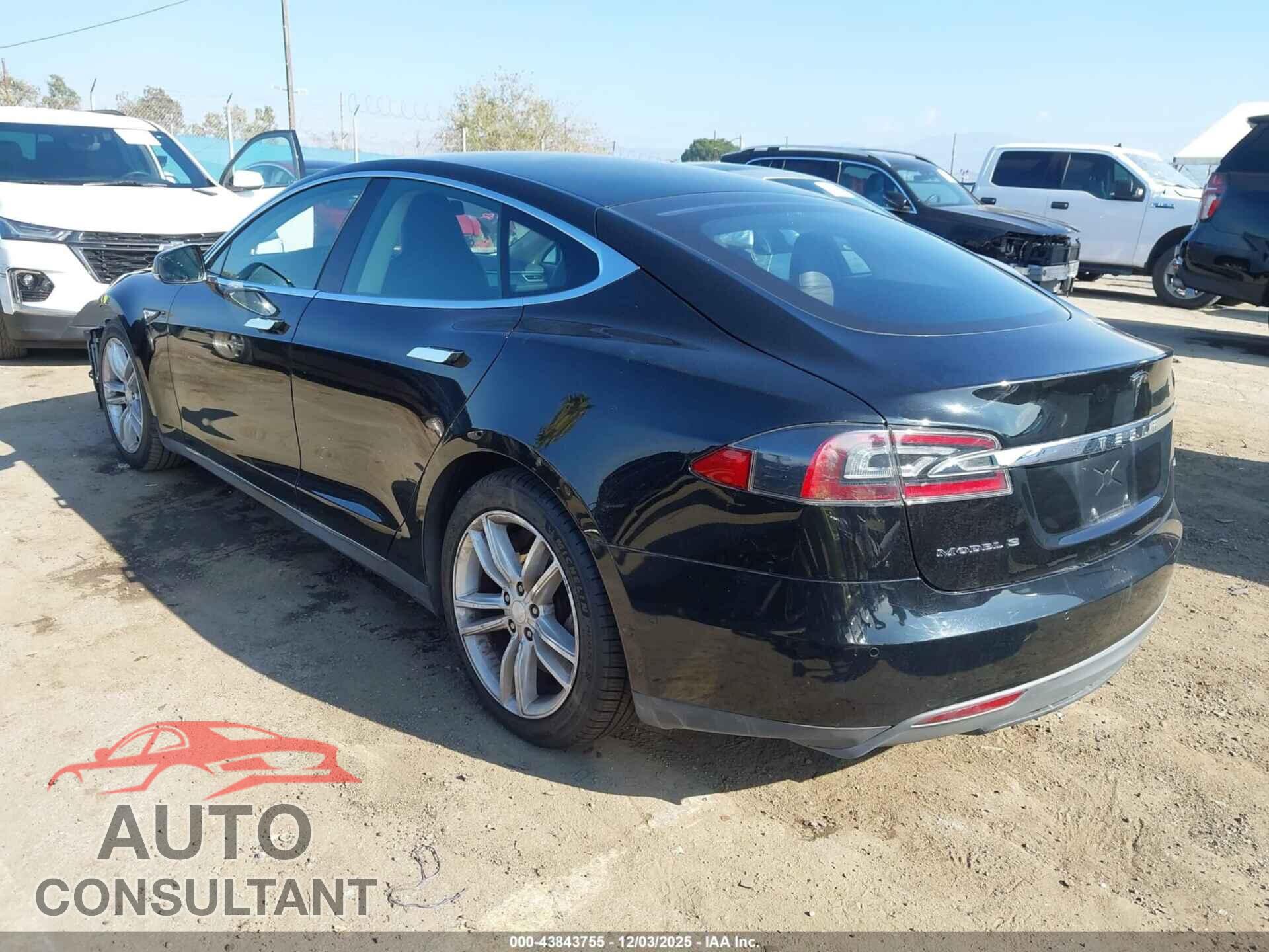 TESLA MODEL S 2015 - 5YJSA1E16FF113281