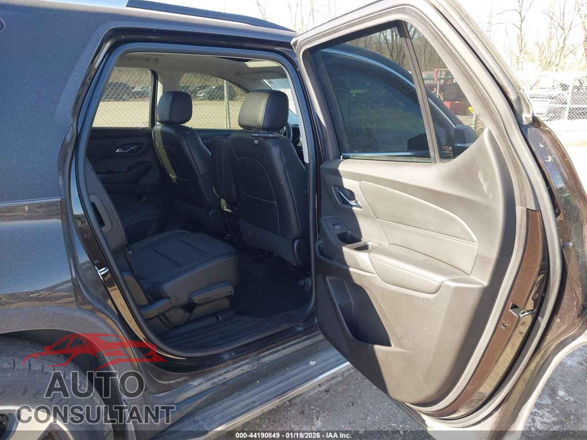 CHEVROLET TRAVERSE 2018 - 1GNERHKW1JJ143473