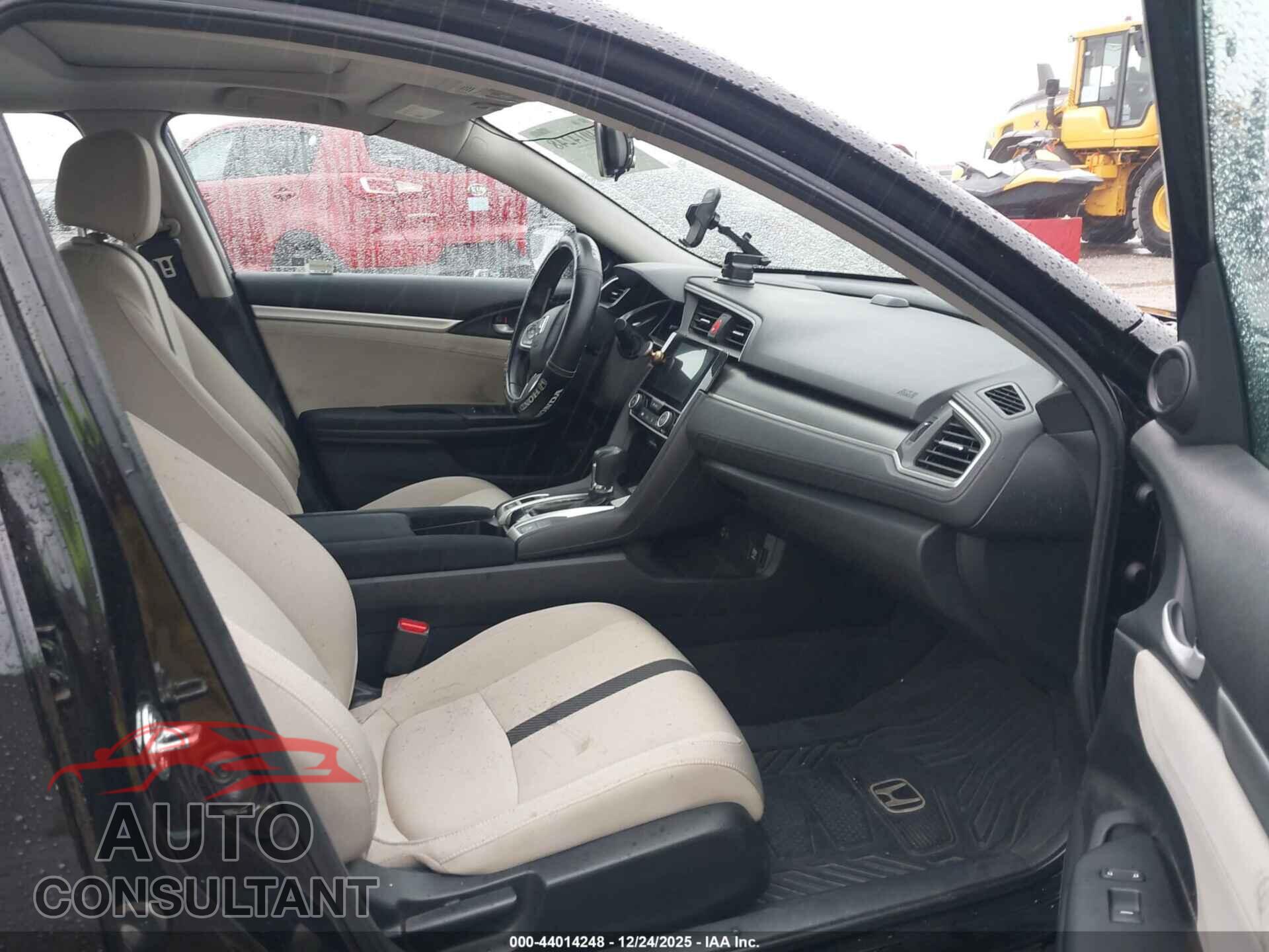 HONDA CIVIC 2018 - 2HGFC2F74JH511128