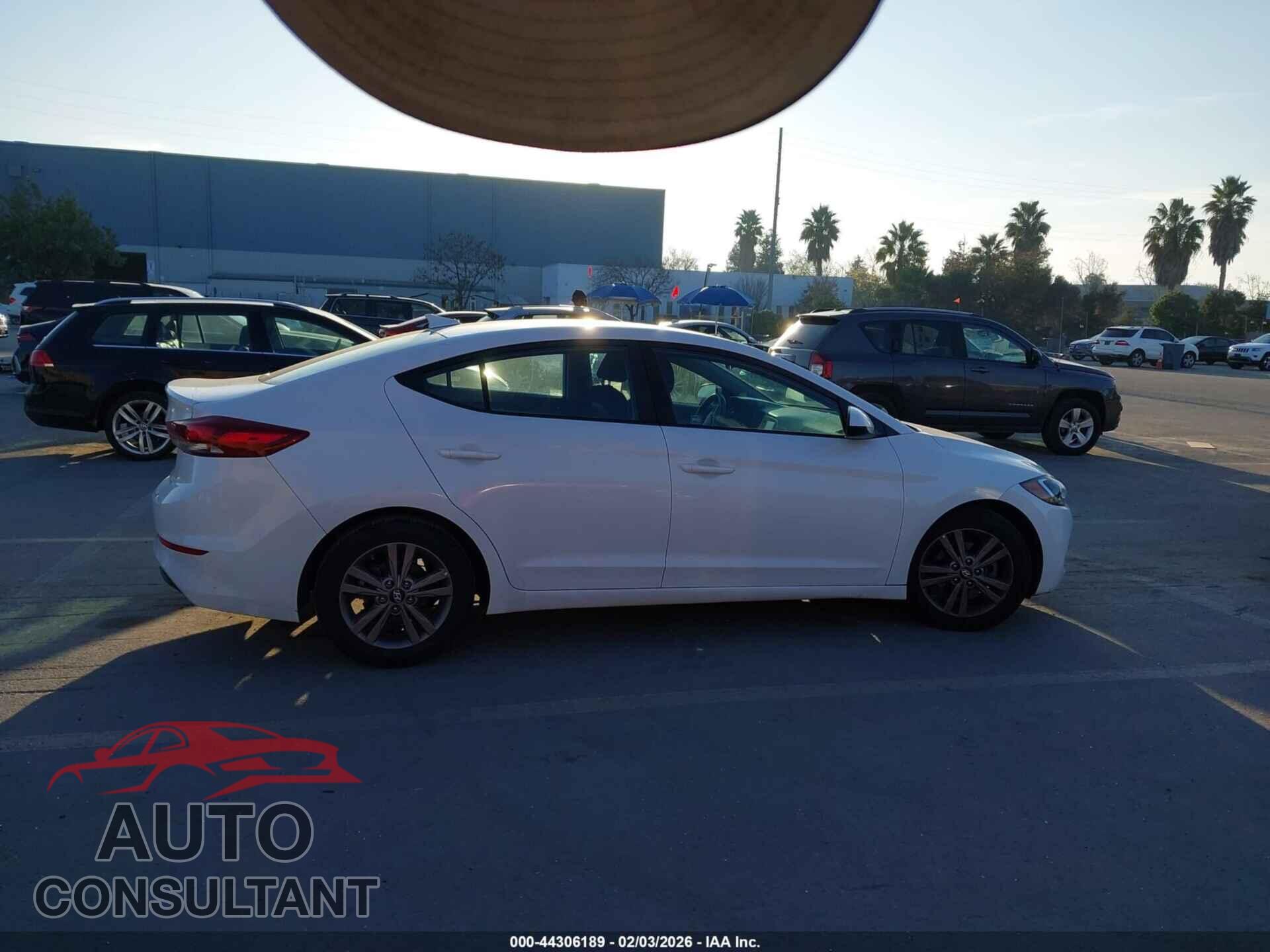 HYUNDAI ELANTRA 2018 - 5NPD84LF4JH257331