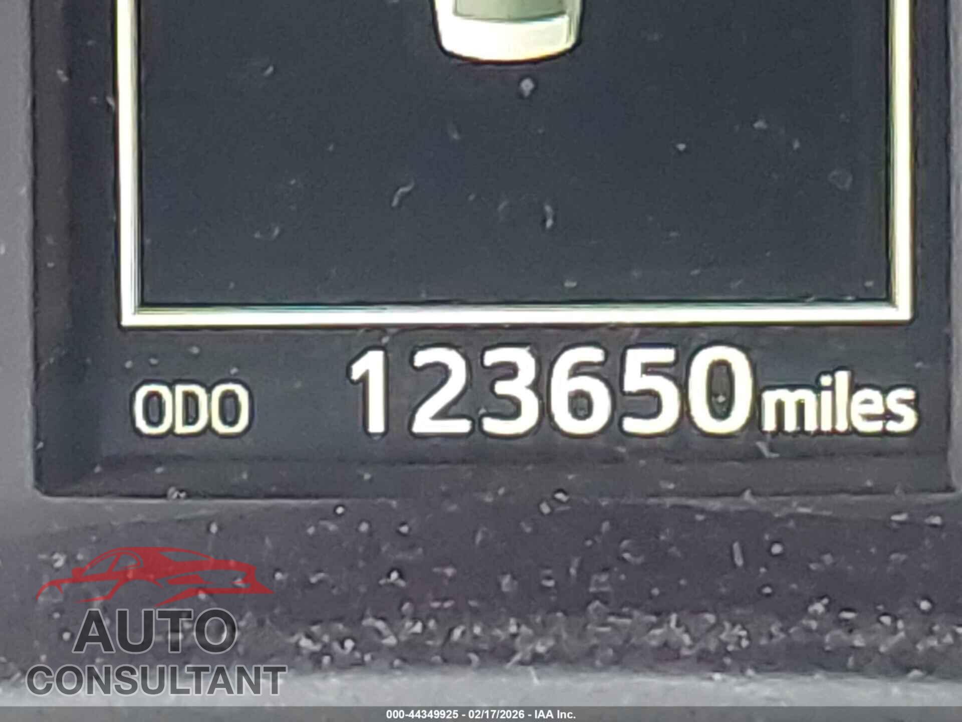 TOYOTA COROLLA 2018 - 5YFBURHE6JP853348