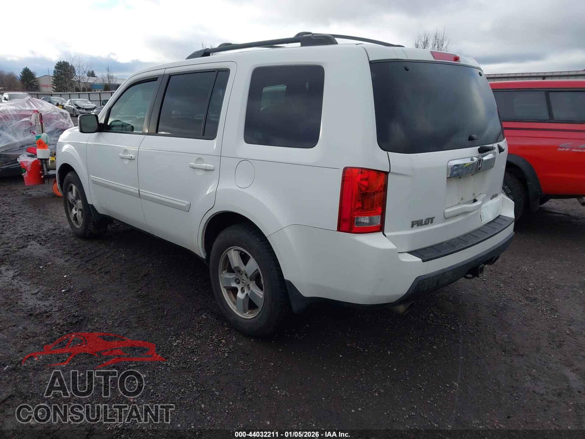 HONDA PILOT 2011 - 5FNYF4H51BB005947