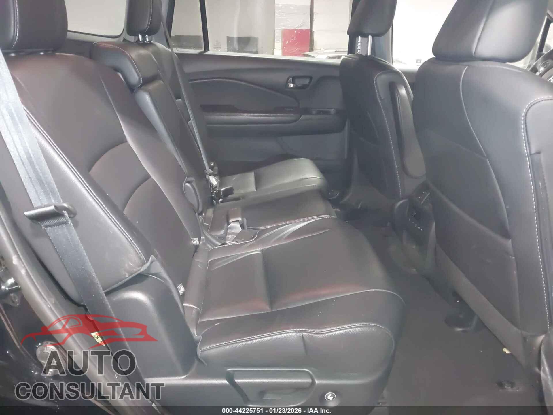 HONDA PILOT 2017 - 5FNYF6H52HB062114