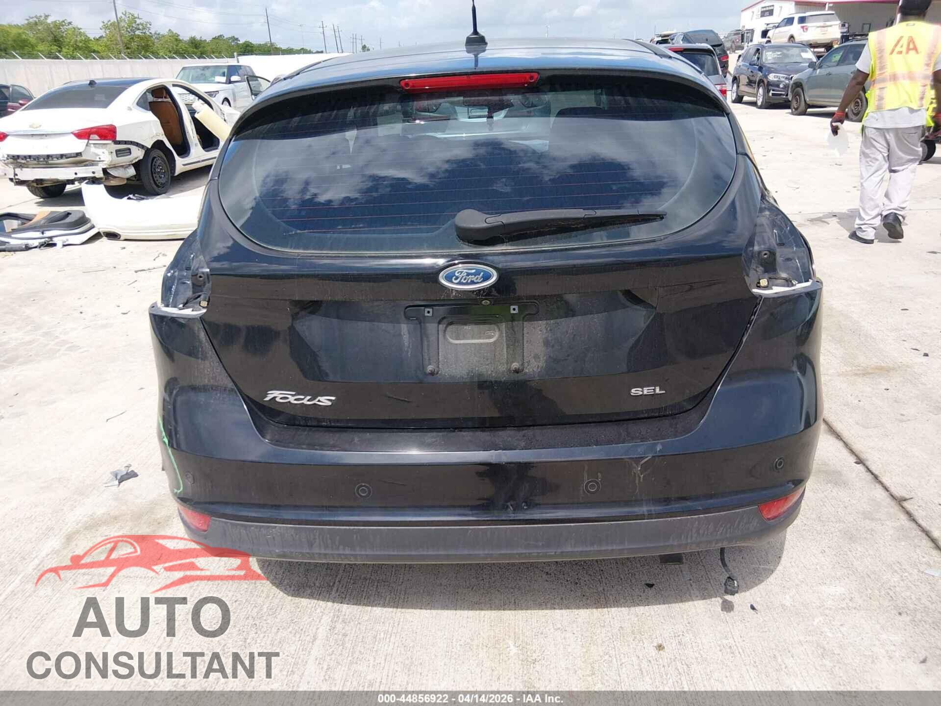 FORD FOCUS 2017 - 1FADP3M26HL269842