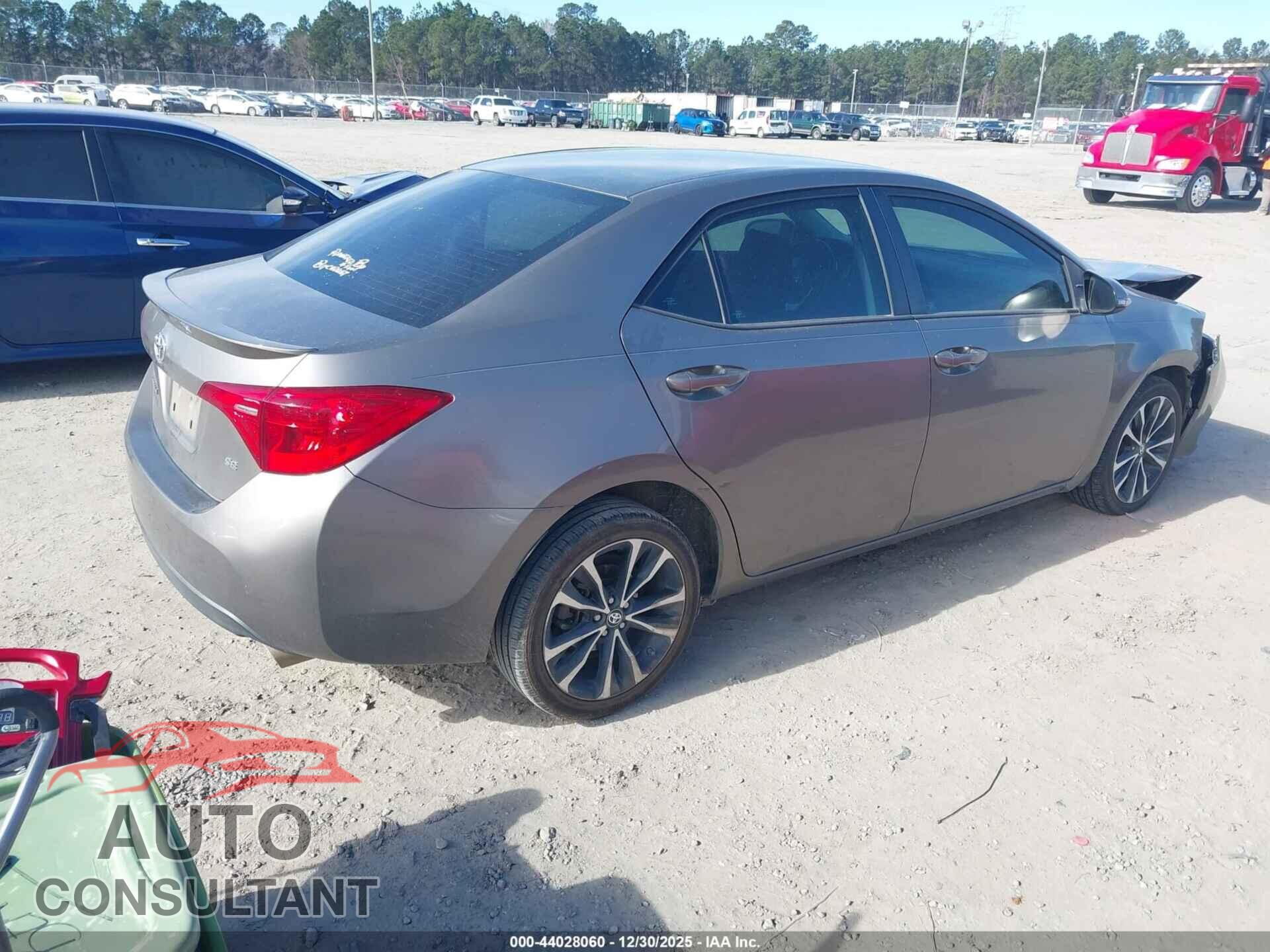 TOYOTA COROLLA 2018 - 5YFBURHE2JP830410