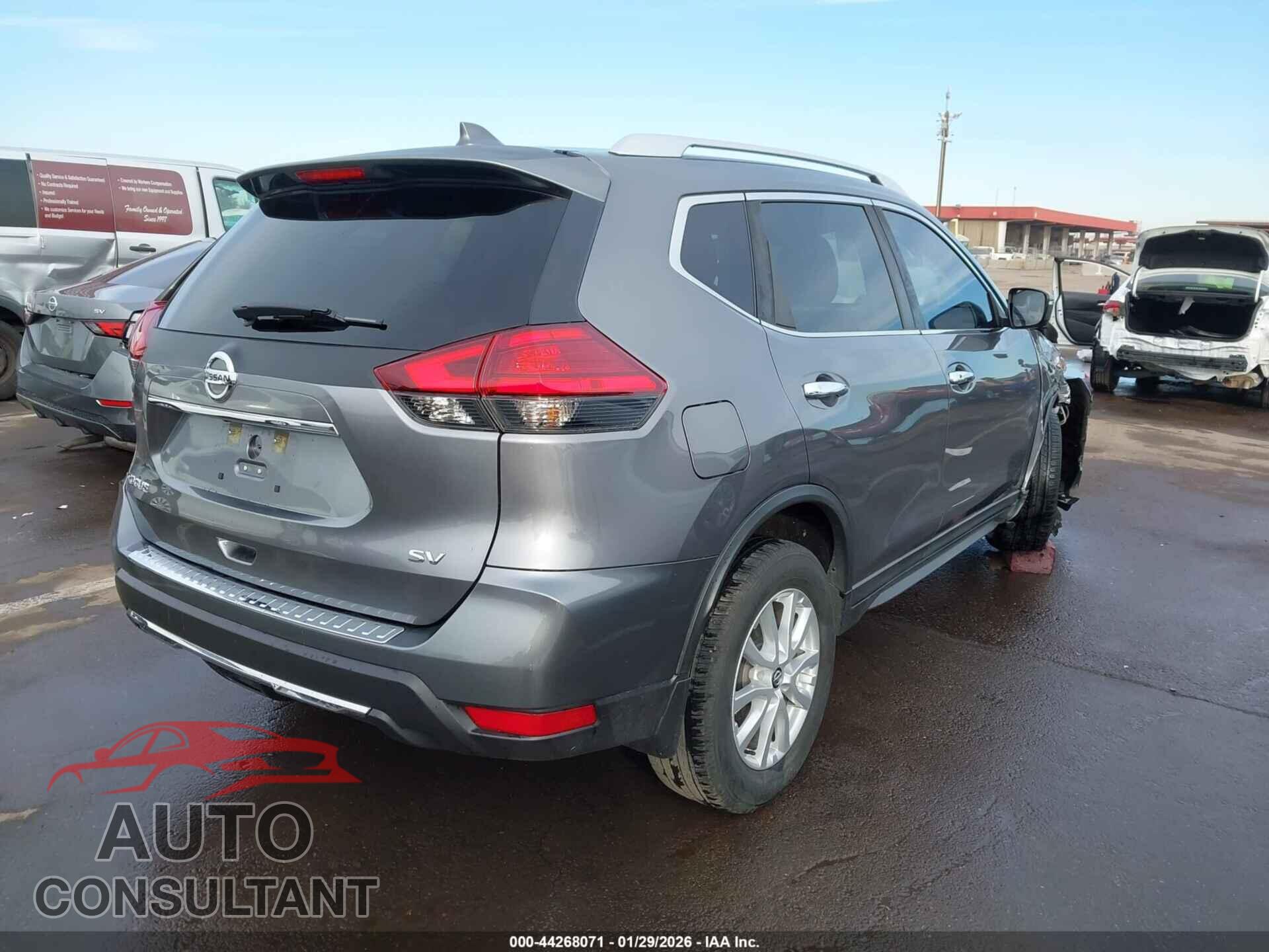 NISSAN ROGUE 2017 - KNMAT2MT2HP526452