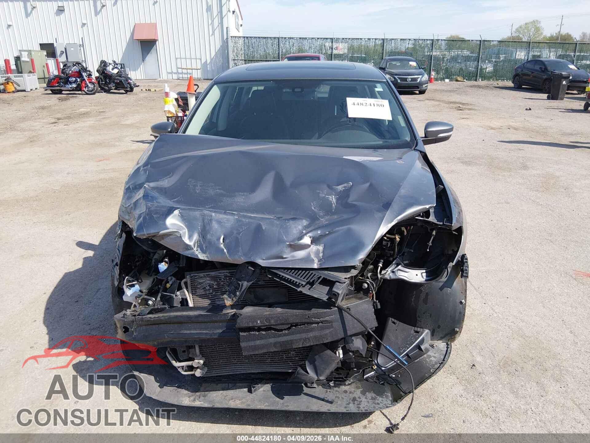 VOLKSWAGEN PASSAT 2013 - 1VWBP7A32DC043827