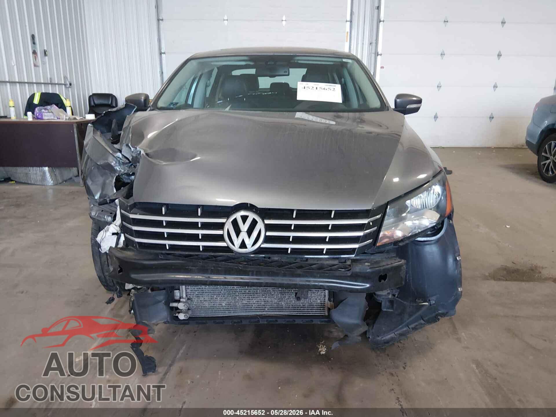 VOLKSWAGEN PASSAT 2013 - 1VWCH7A32DC082256