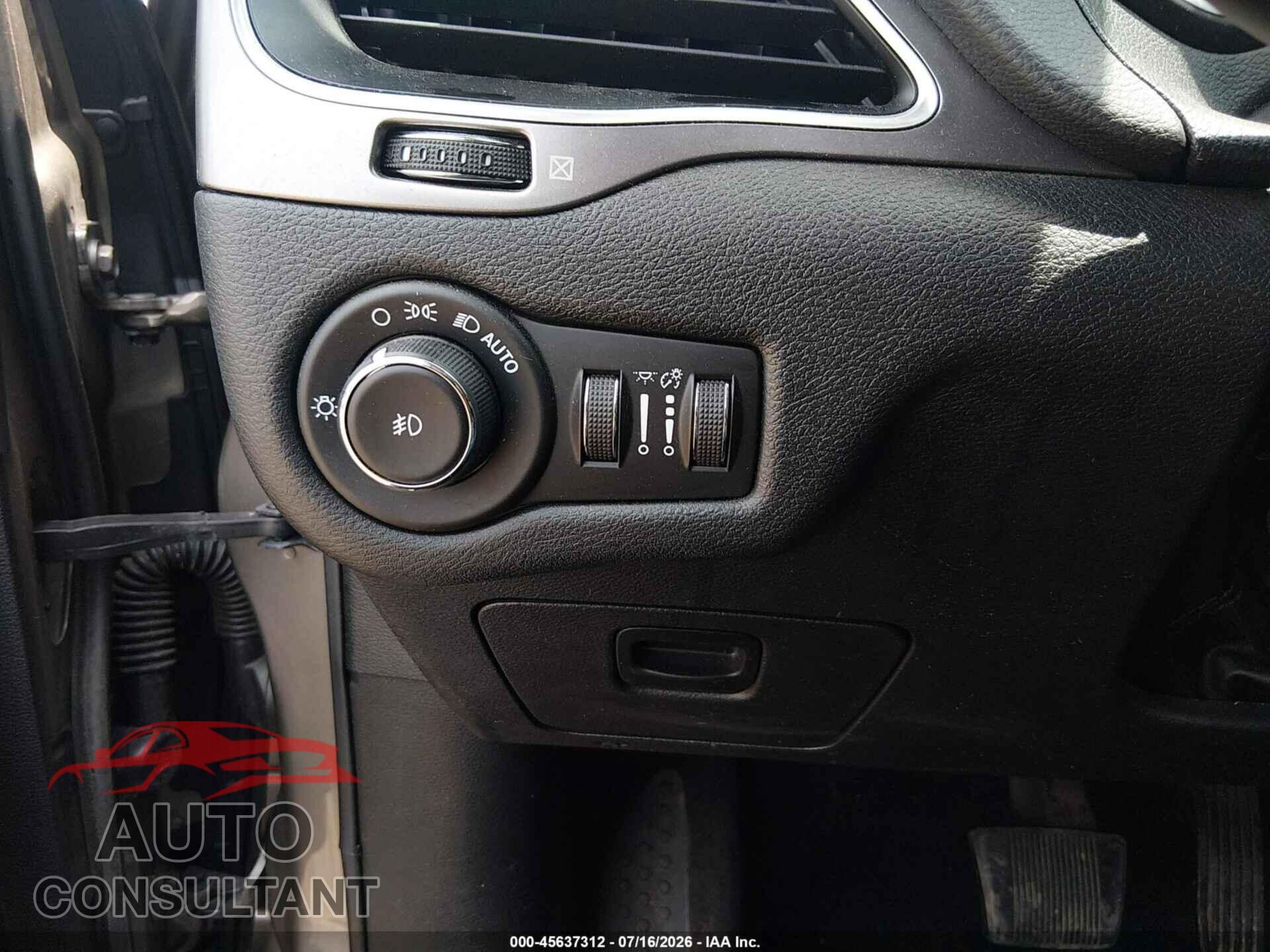 JEEP CHEROKEE 2019 - 1C4PJMLB0KD105357